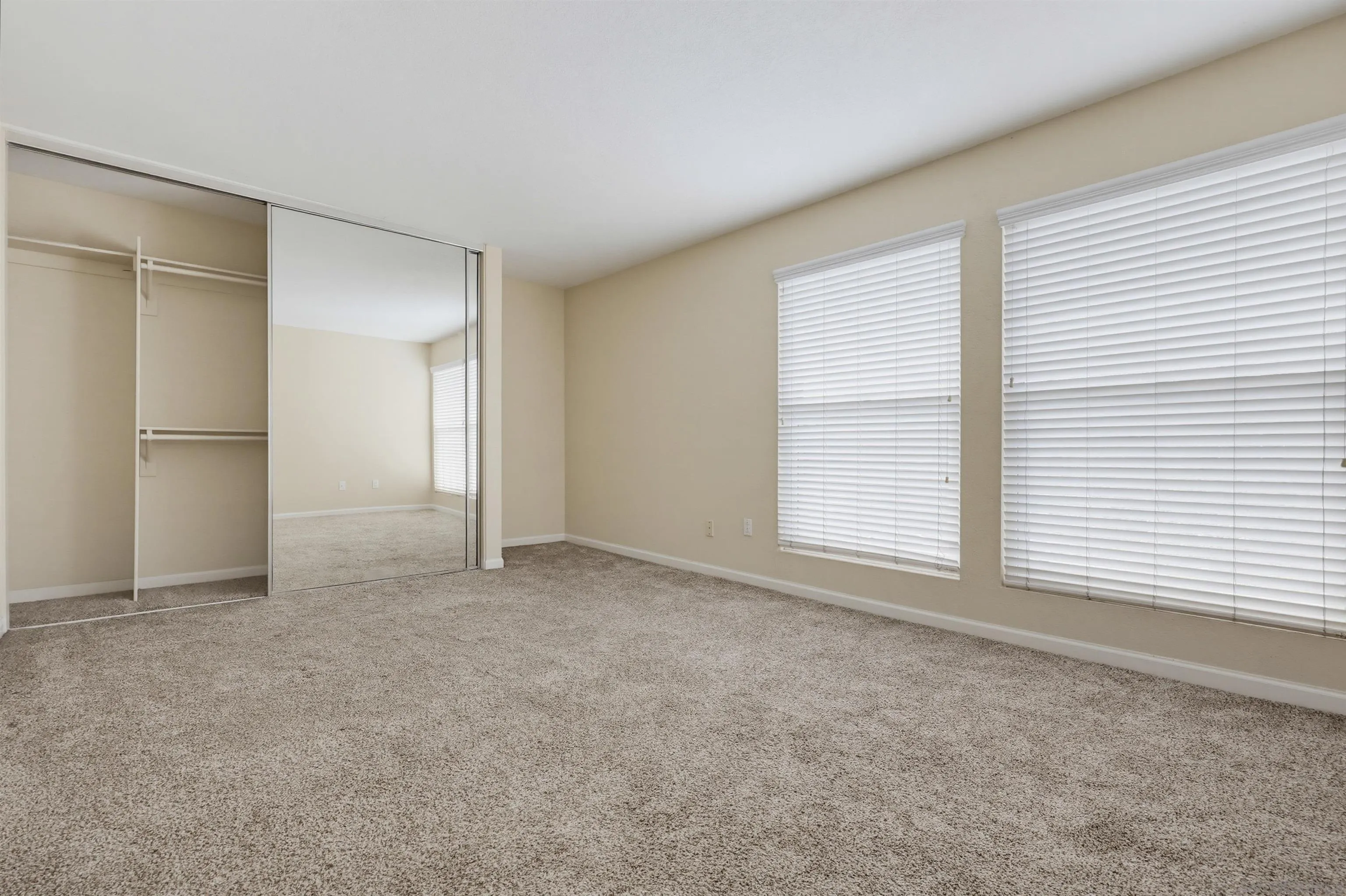 https://cdn.realtyfeed.com/cdn/127/260022209/9e7b3b1a5a77b659bb94550fdea15540.webp
