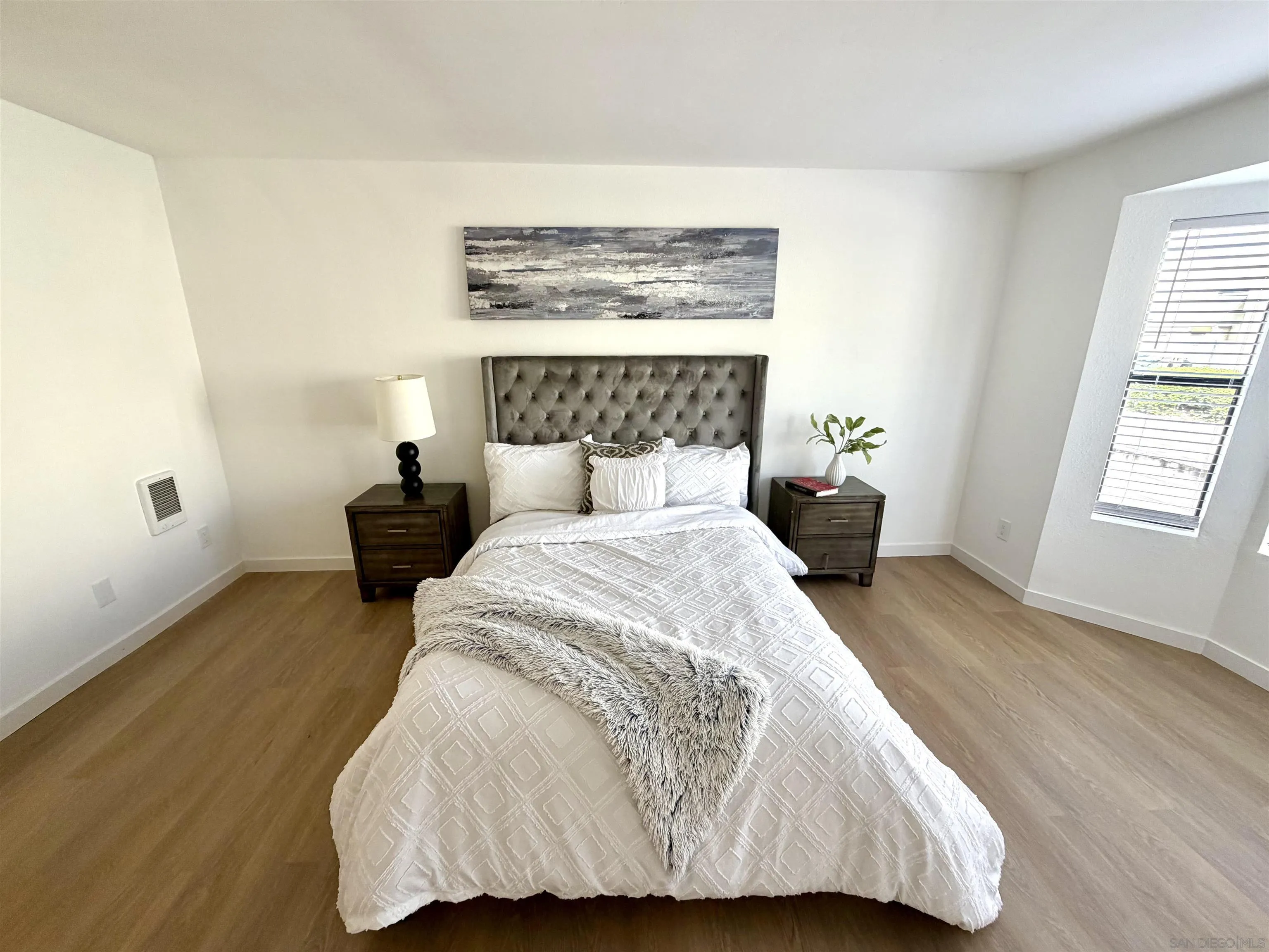 https://cdn.realtyfeed.com/cdn/127/260022210/373bd8ca6db8ca9f66c8f7de32c164d7.webp