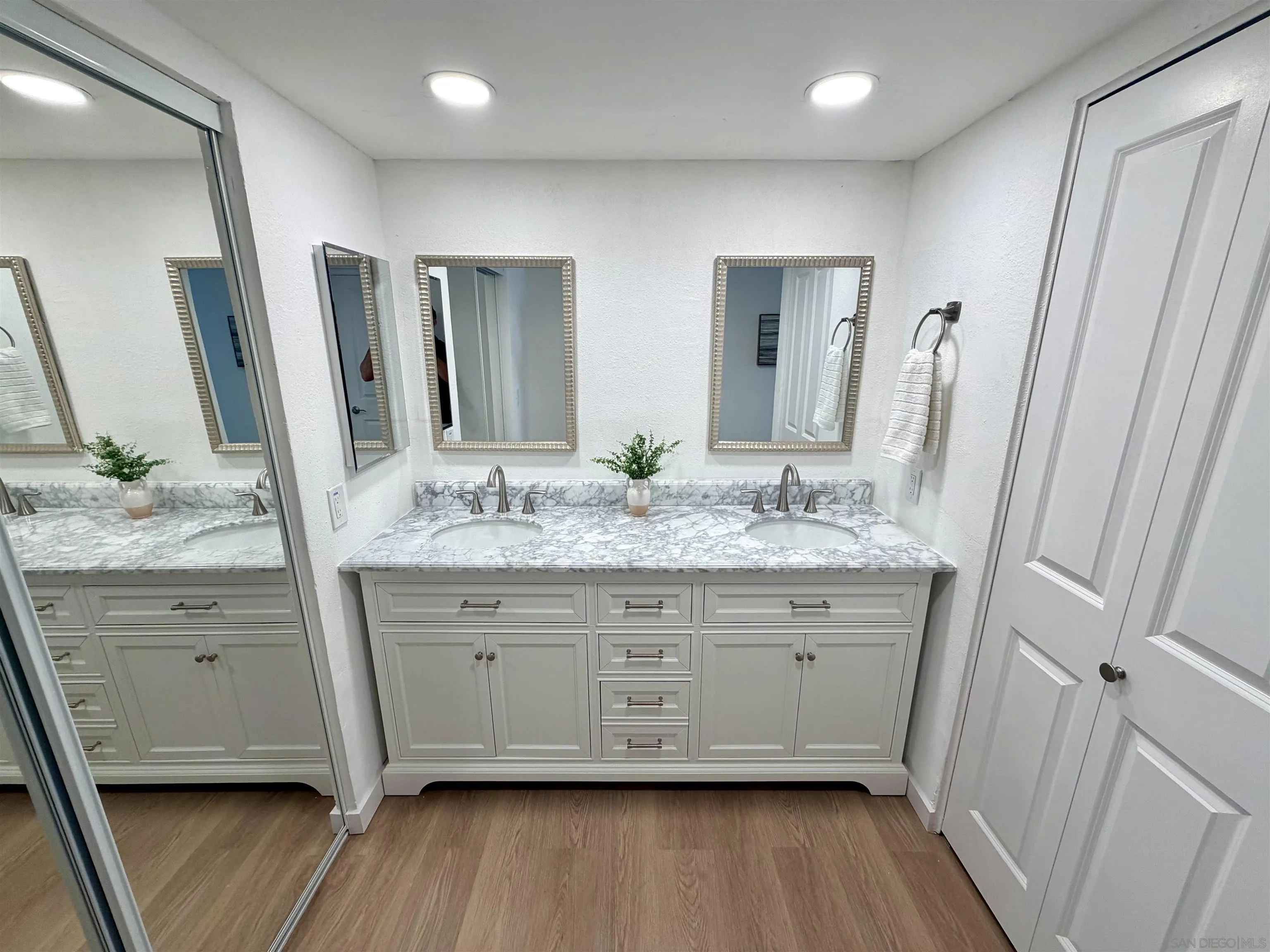 https://cdn.realtyfeed.com/cdn/127/260022210/5c69fbfc3bd4d07d09839ec9c8b3123d.webp