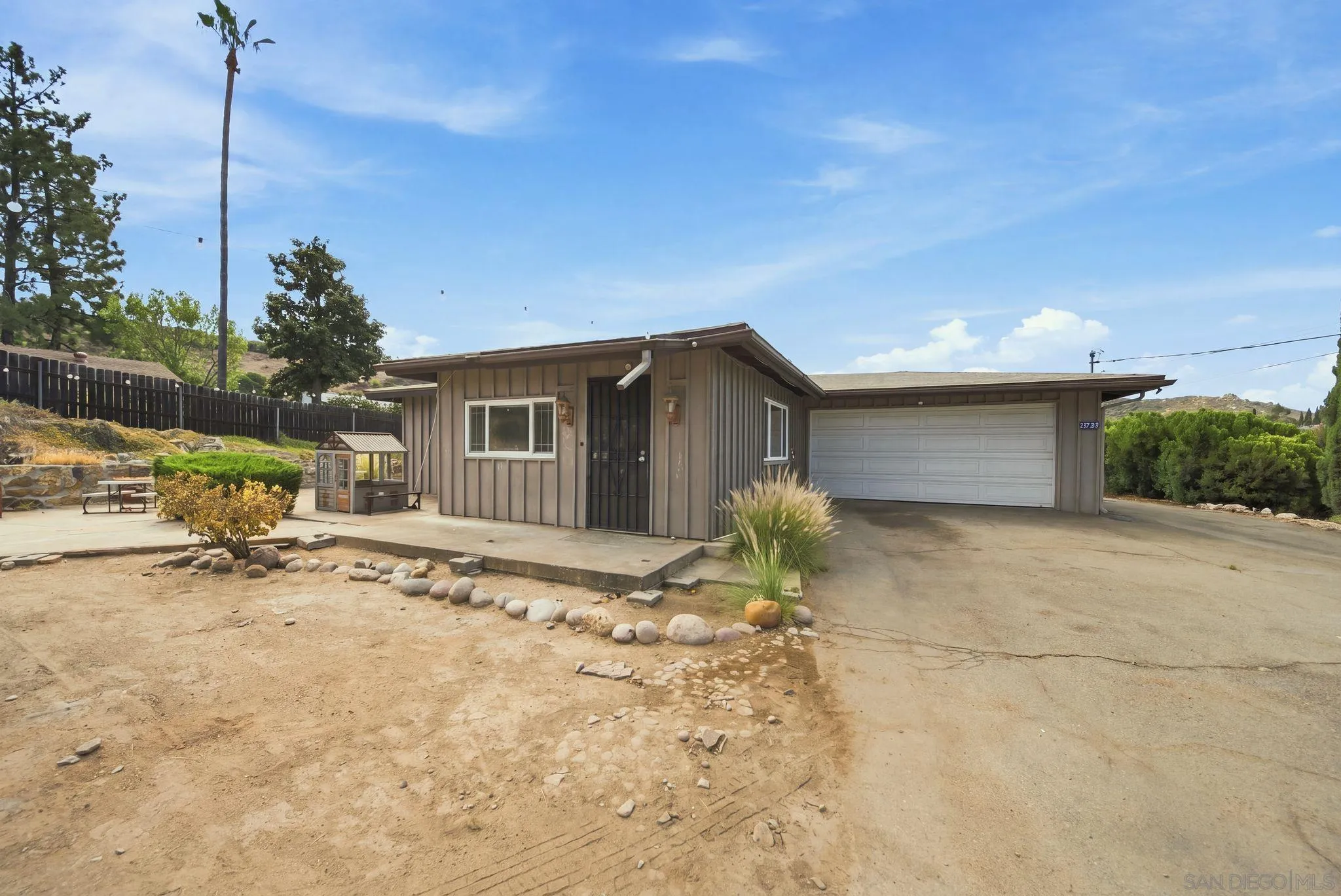 https://cdn.realtyfeed.com/cdn/127/260022214/035dcb068f1d8e2b8735c0055f8317b1.webp