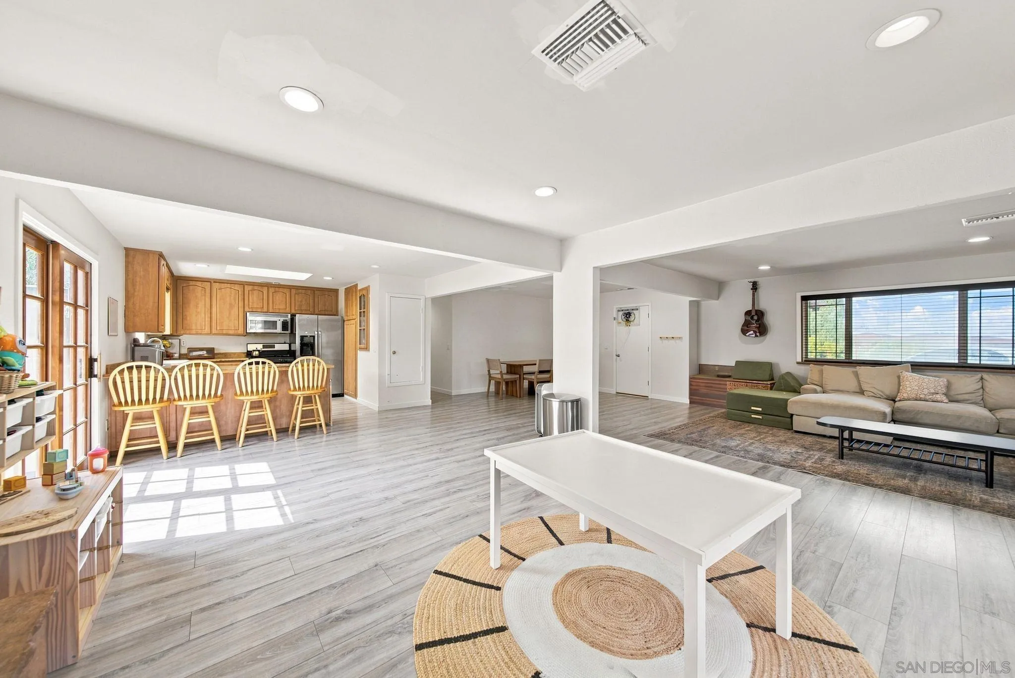 https://cdn.realtyfeed.com/cdn/127/260022214/1a6c805a5280f57715e836eb8c2becff.webp