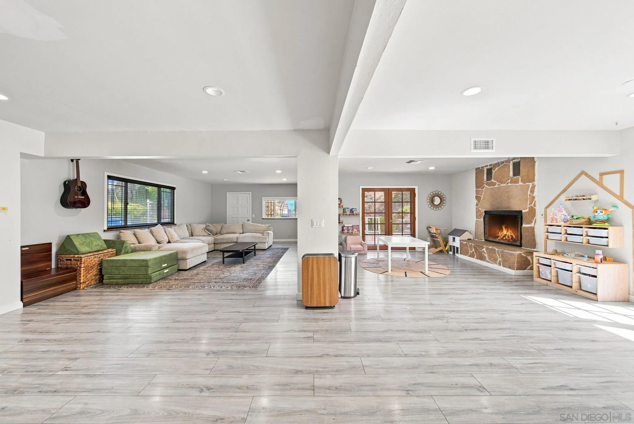 https://cdn.realtyfeed.com/cdn/127/260022214/30de2f88e8ae1747c774ab01e0c08e23.webp