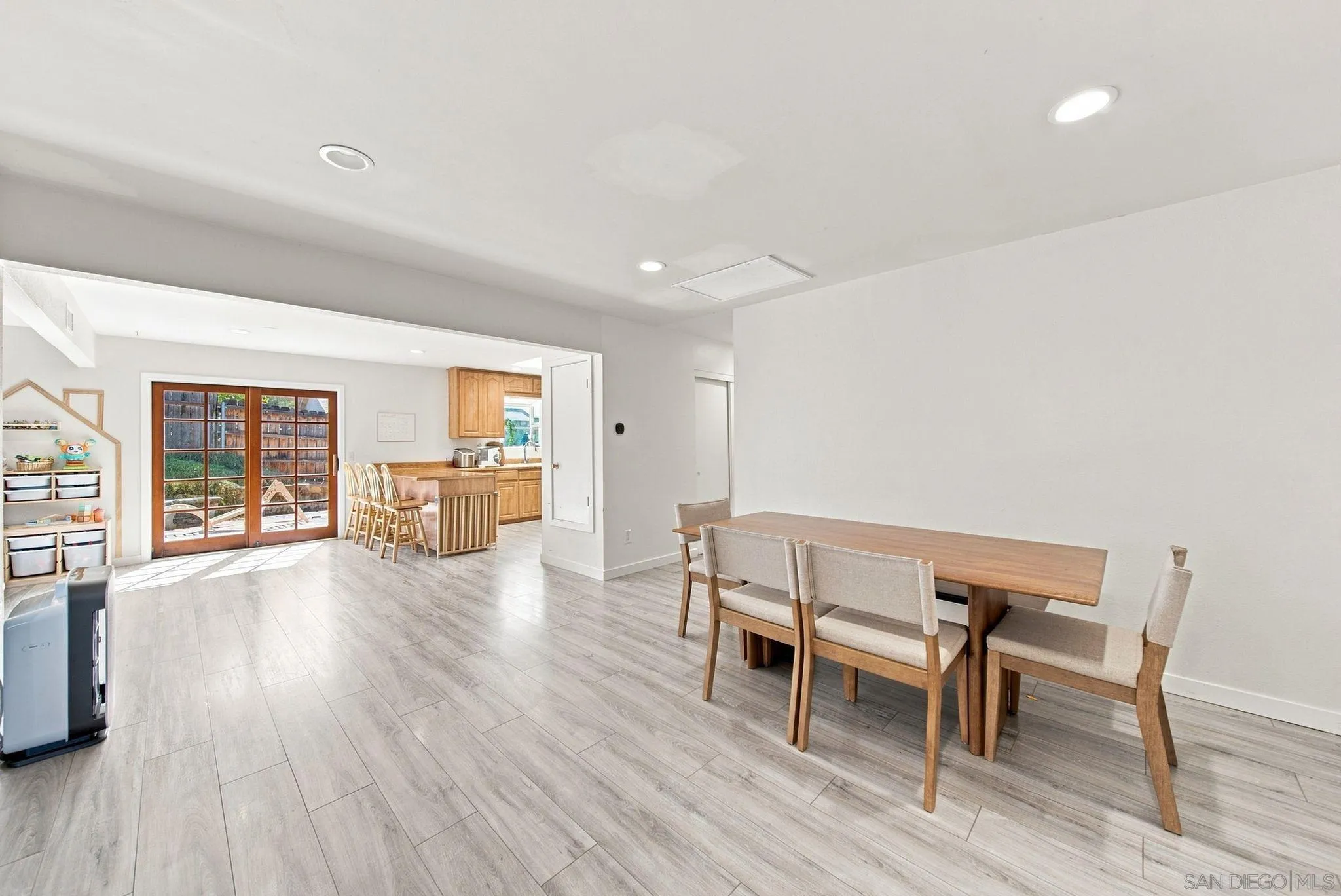 https://cdn.realtyfeed.com/cdn/127/260022214/7ea6c3f9a9e8e4e494a89800c65b5240.webp