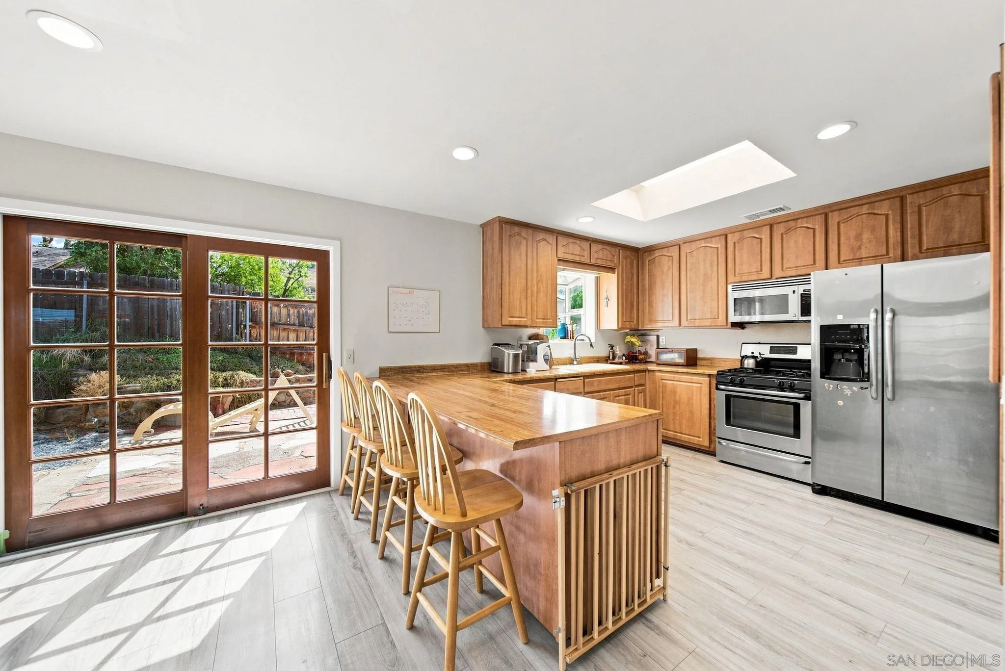 https://cdn.realtyfeed.com/cdn/127/260022214/e350882f51bbb5593dd67f458301f059.webp