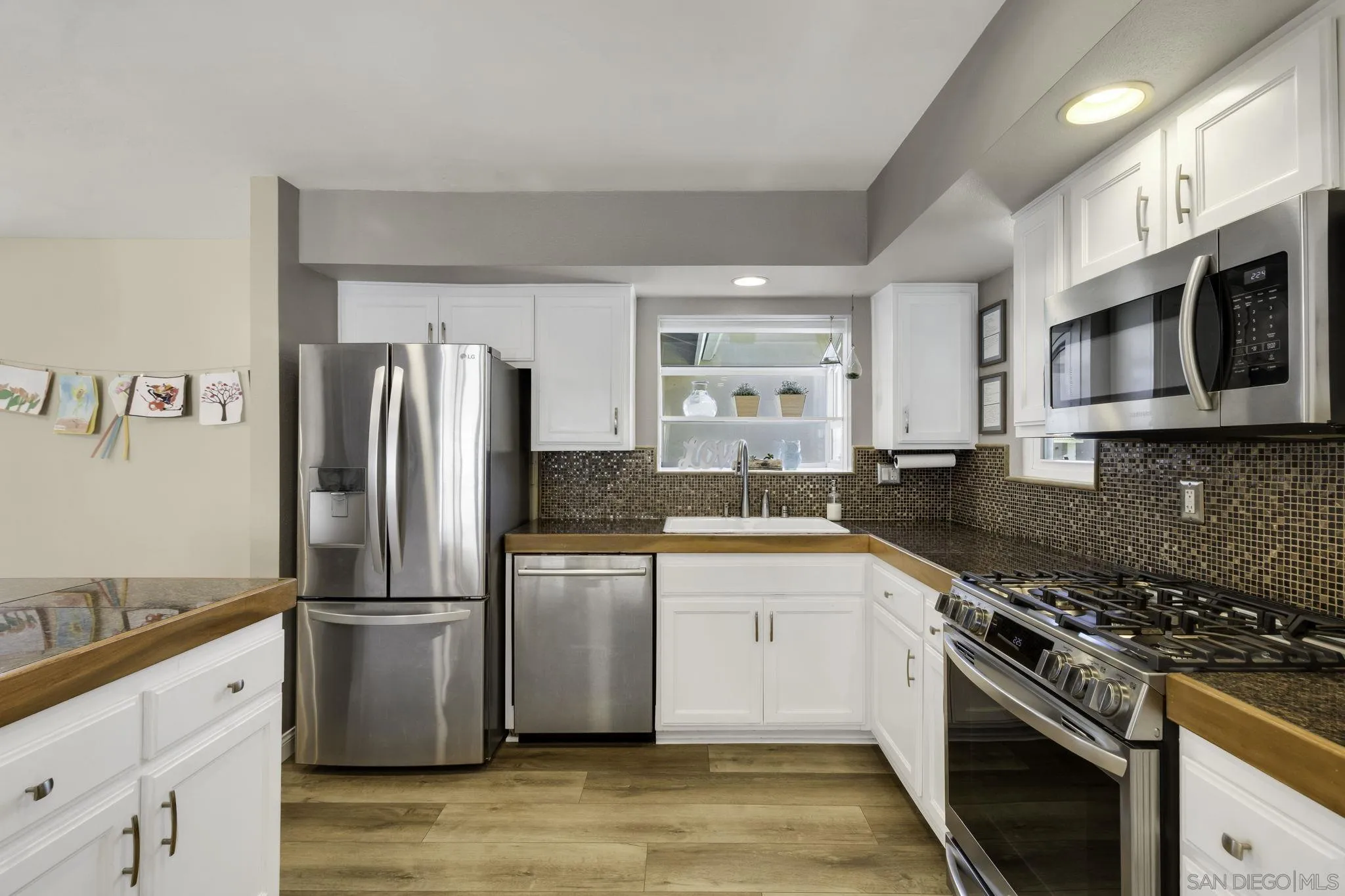 https://cdn.realtyfeed.com/cdn/127/260022219/009dcbe18cb99cfe2e231215a47cebcc.webp