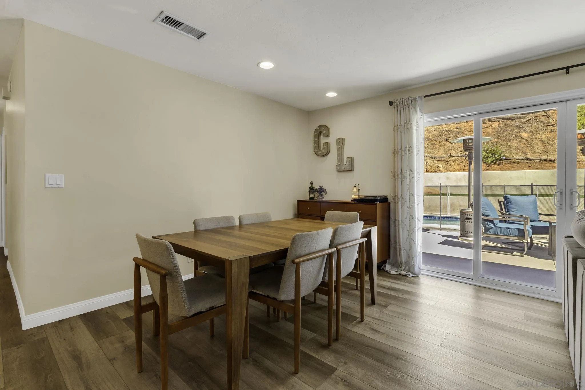 https://cdn.realtyfeed.com/cdn/127/260022219/0849d4756edb2ed75014624551df7737.webp