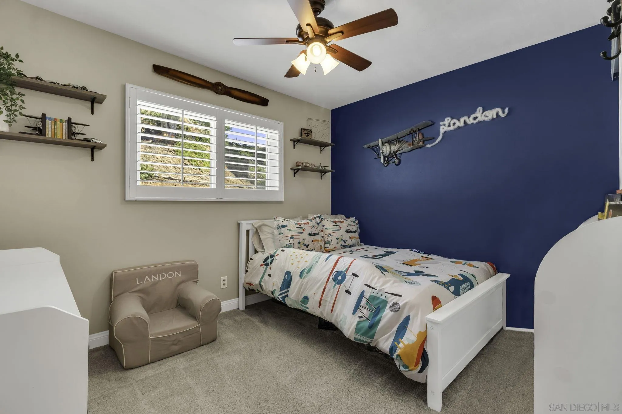 https://cdn.realtyfeed.com/cdn/127/260022219/888757d7f8ae8e3151c1587117ef9b5f.webp
