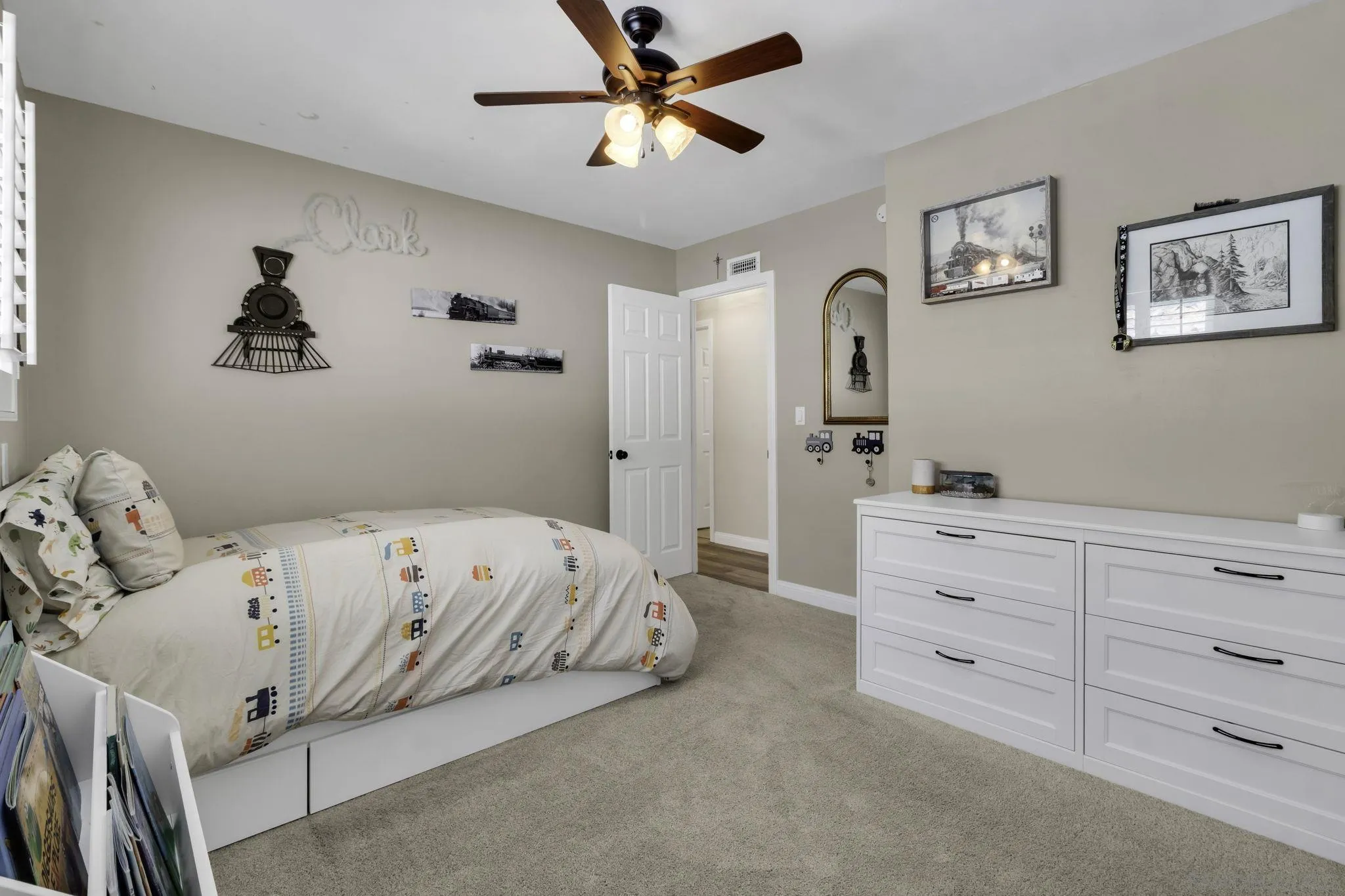 https://cdn.realtyfeed.com/cdn/127/260022219/9c0cd62885d74ccb1ab9f3108bd14cda.webp
