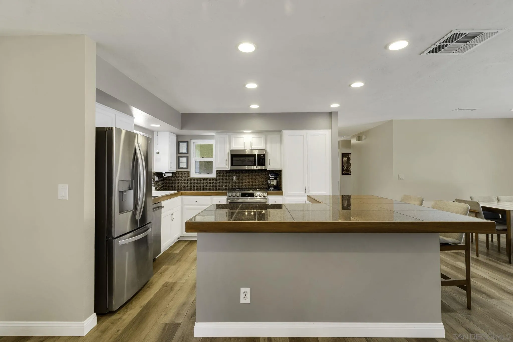 https://cdn.realtyfeed.com/cdn/127/260022219/c84f92201a54a965cd2d4c32e8c98487.webp