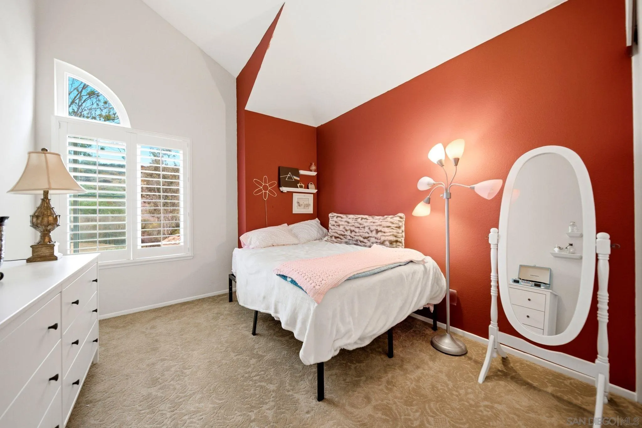https://cdn.realtyfeed.com/cdn/127/260022220/851f7ae2ec750f117424419769cad4ac.webp