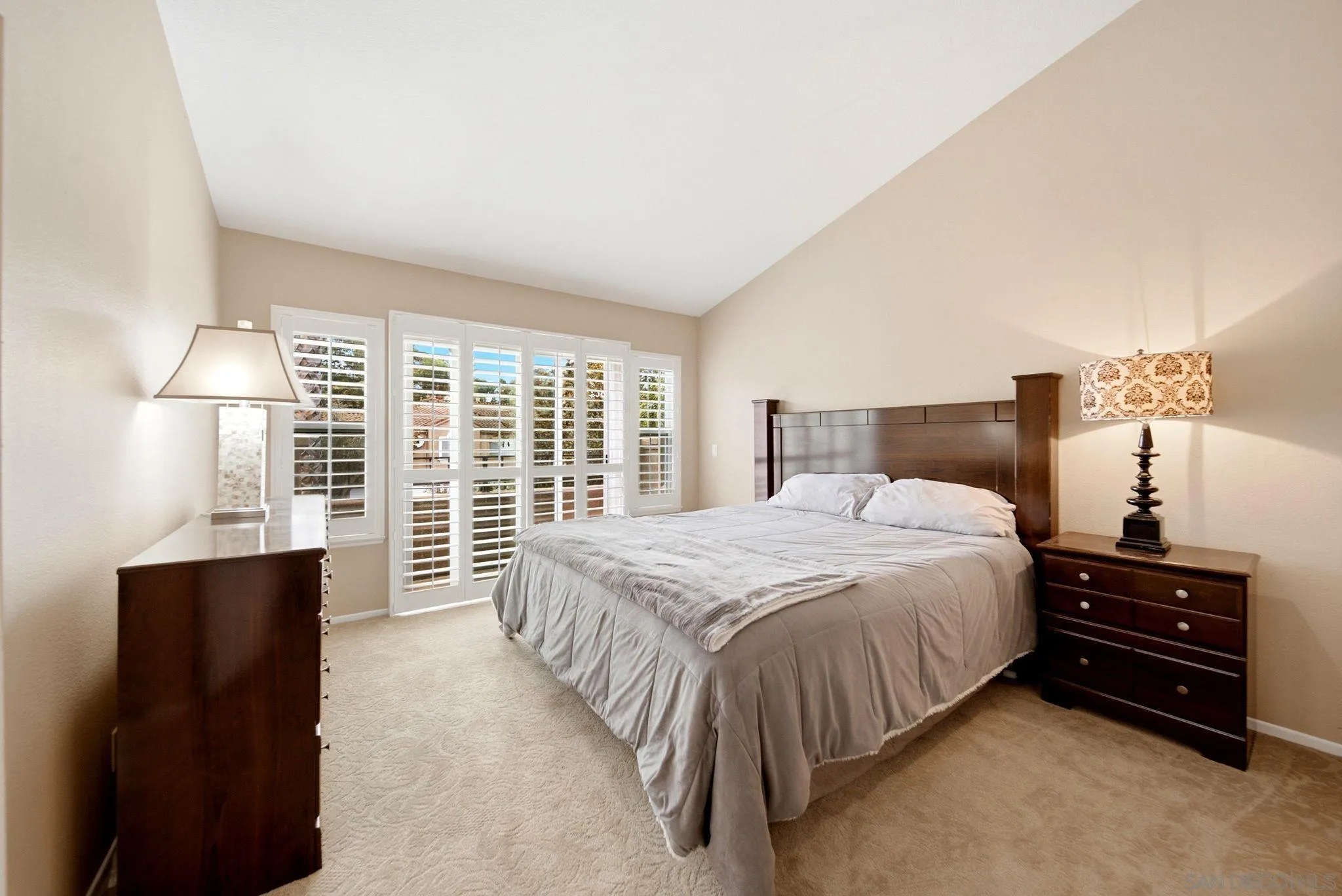 https://cdn.realtyfeed.com/cdn/127/260022220/f0491b1ef4330fbe3babf7c4f964c046.webp