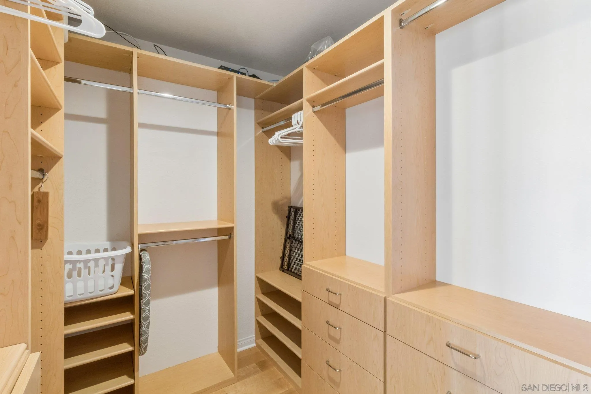 https://cdn.realtyfeed.com/cdn/127/260022226/40d544ad2e701c4768db9ffbc839704f.webp