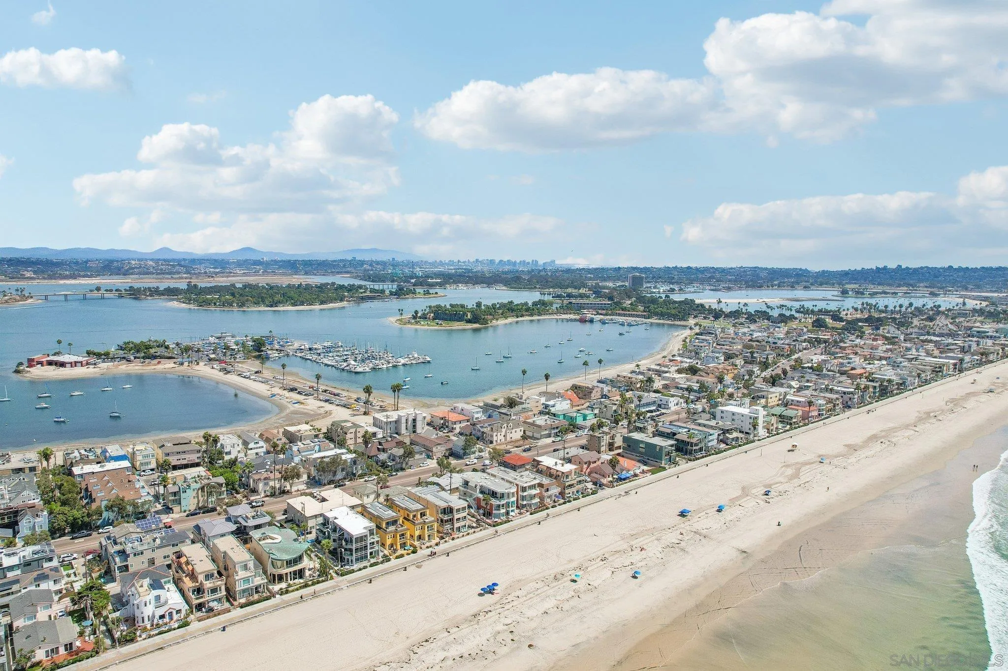 https://cdn.realtyfeed.com/cdn/127/260022226/47a6162900f4d56e5ab29facc152f84d.webp