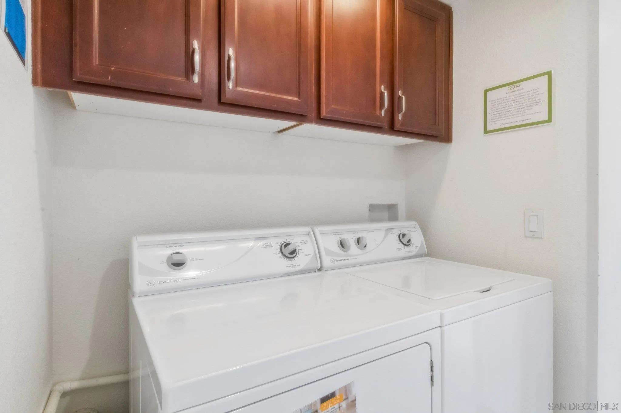 https://cdn.realtyfeed.com/cdn/127/260022226/4de521ac4b6f5fa3ea73b462990a00ff.webp