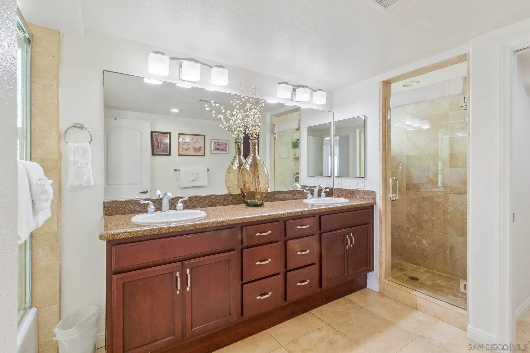 https://cdn.realtyfeed.com/cdn/127/260022226/e5ddf72fbac747e678fc2ad9d4407dba.webp