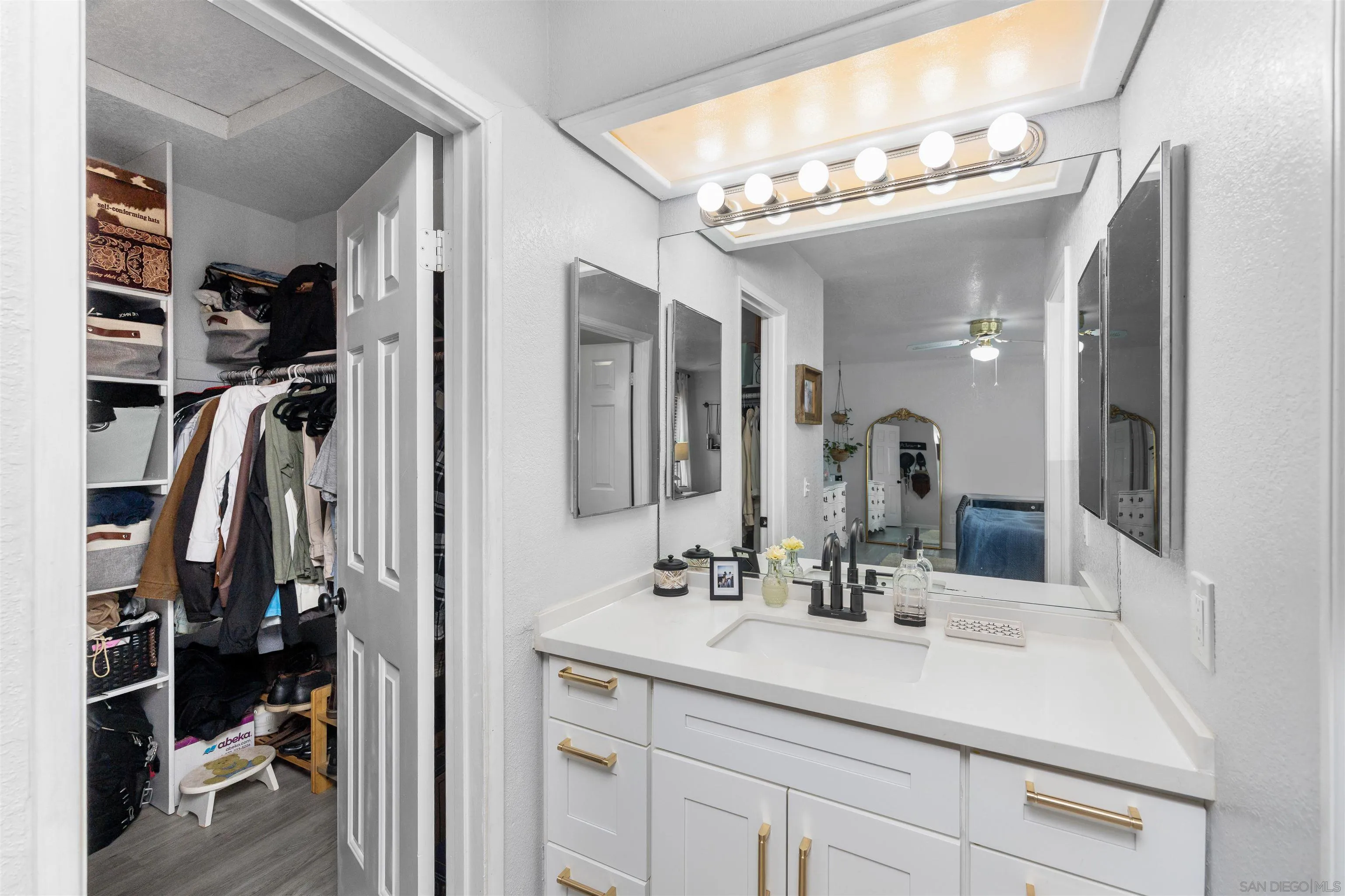 https://cdn.realtyfeed.com/cdn/127/260022229/1ad718655bd60a7b7af430abc131ec99.webp