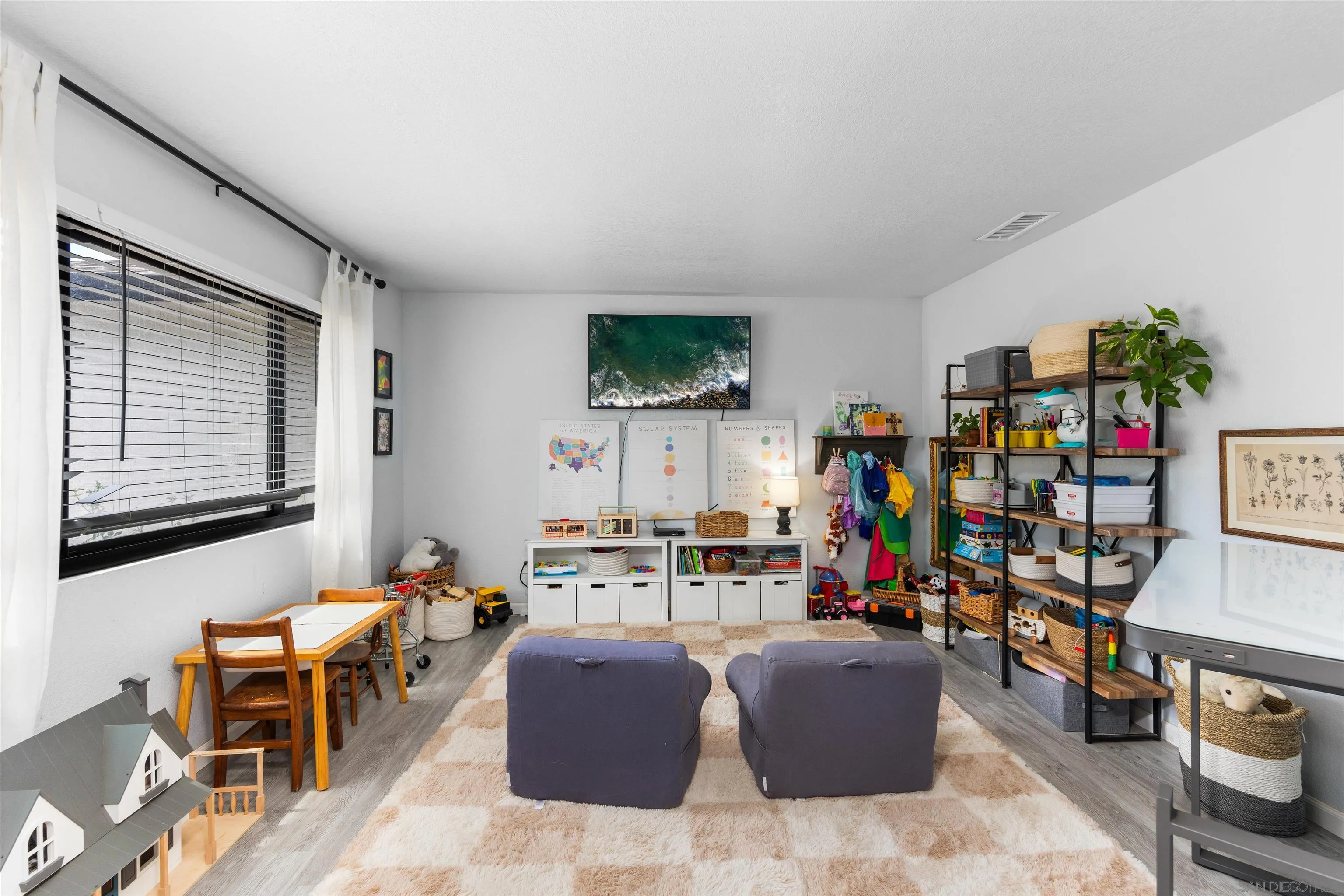 https://cdn.realtyfeed.com/cdn/127/260022229/38499a130d12b4280ae3d640de11ff98.webp