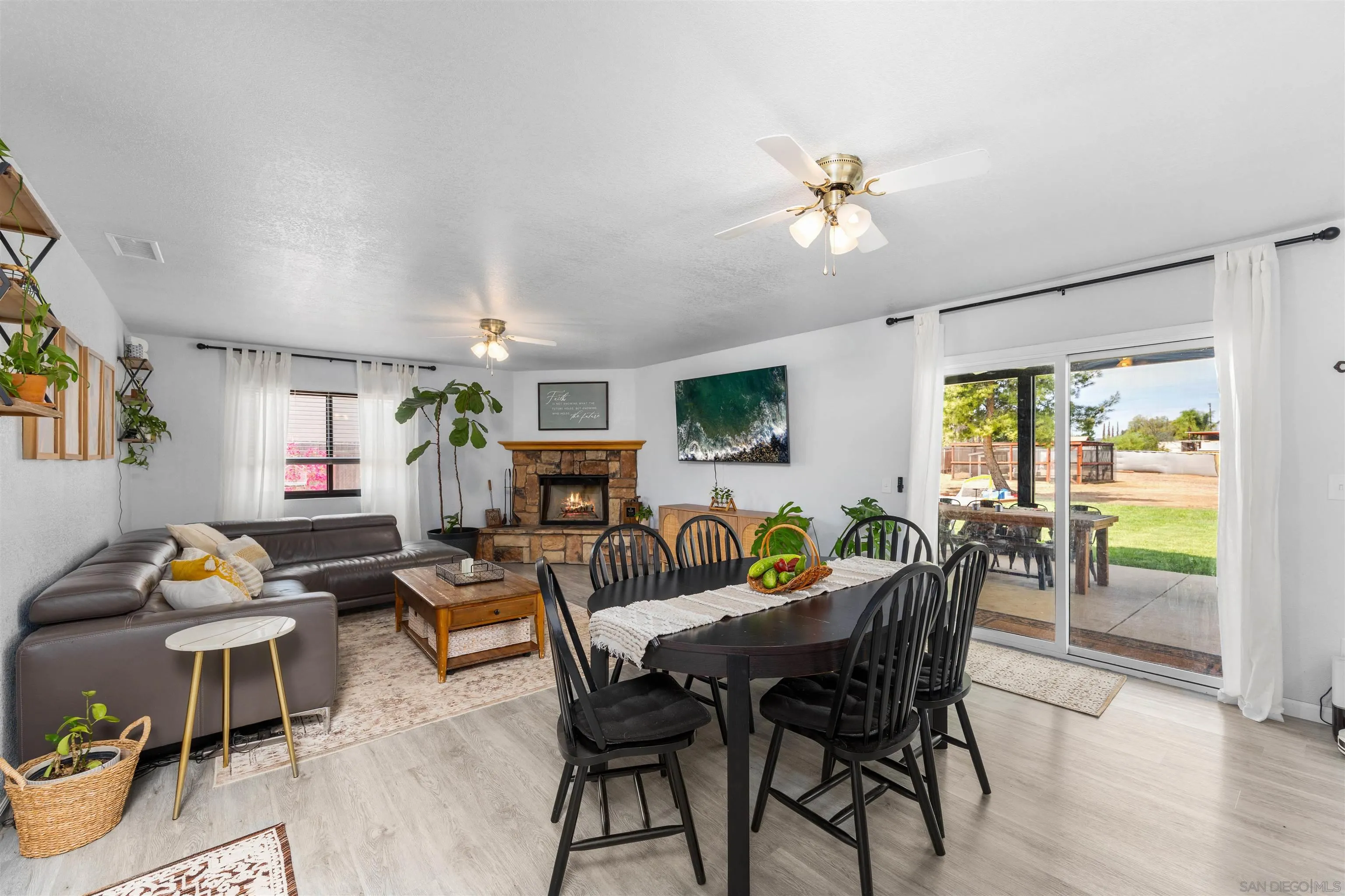https://cdn.realtyfeed.com/cdn/127/260022229/a6b3a8313cddd3beb09bc86d1336504e.webp