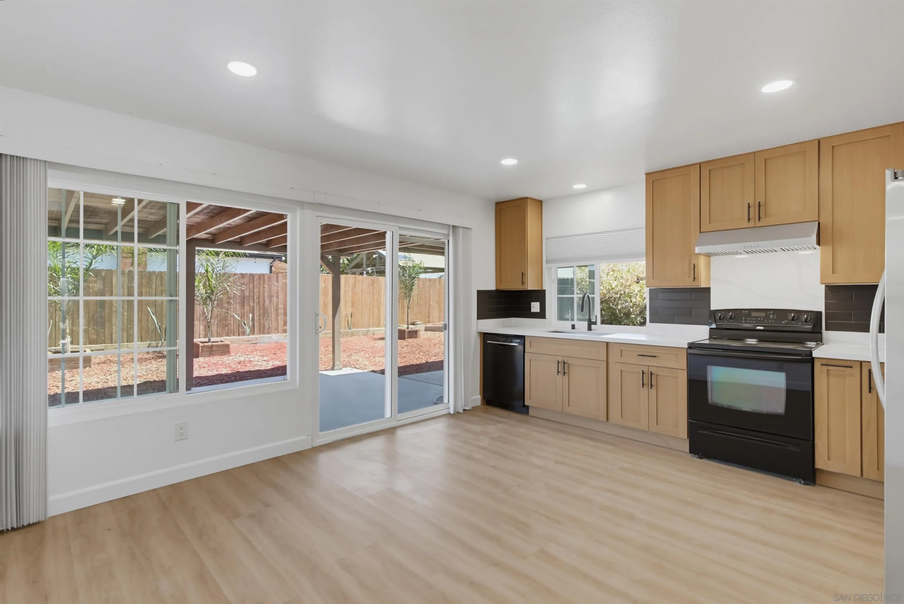 https://cdn.realtyfeed.com/cdn/127/260022237/3c6ade7cf098b2586a2ae45ff8c79126.webp