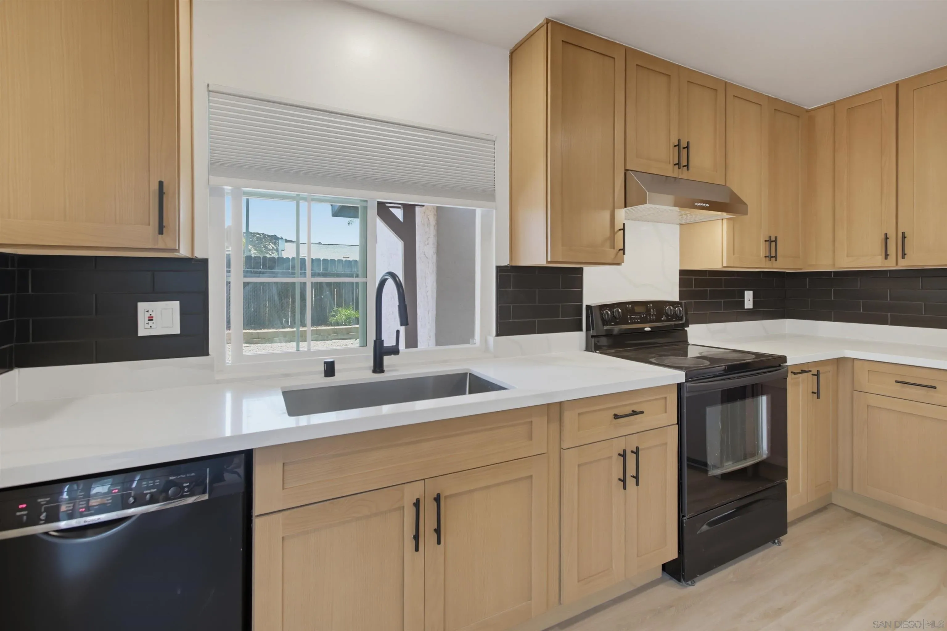 https://cdn.realtyfeed.com/cdn/127/260022237/45d7ccb5fdab6e184d18e94f255a42cb.webp