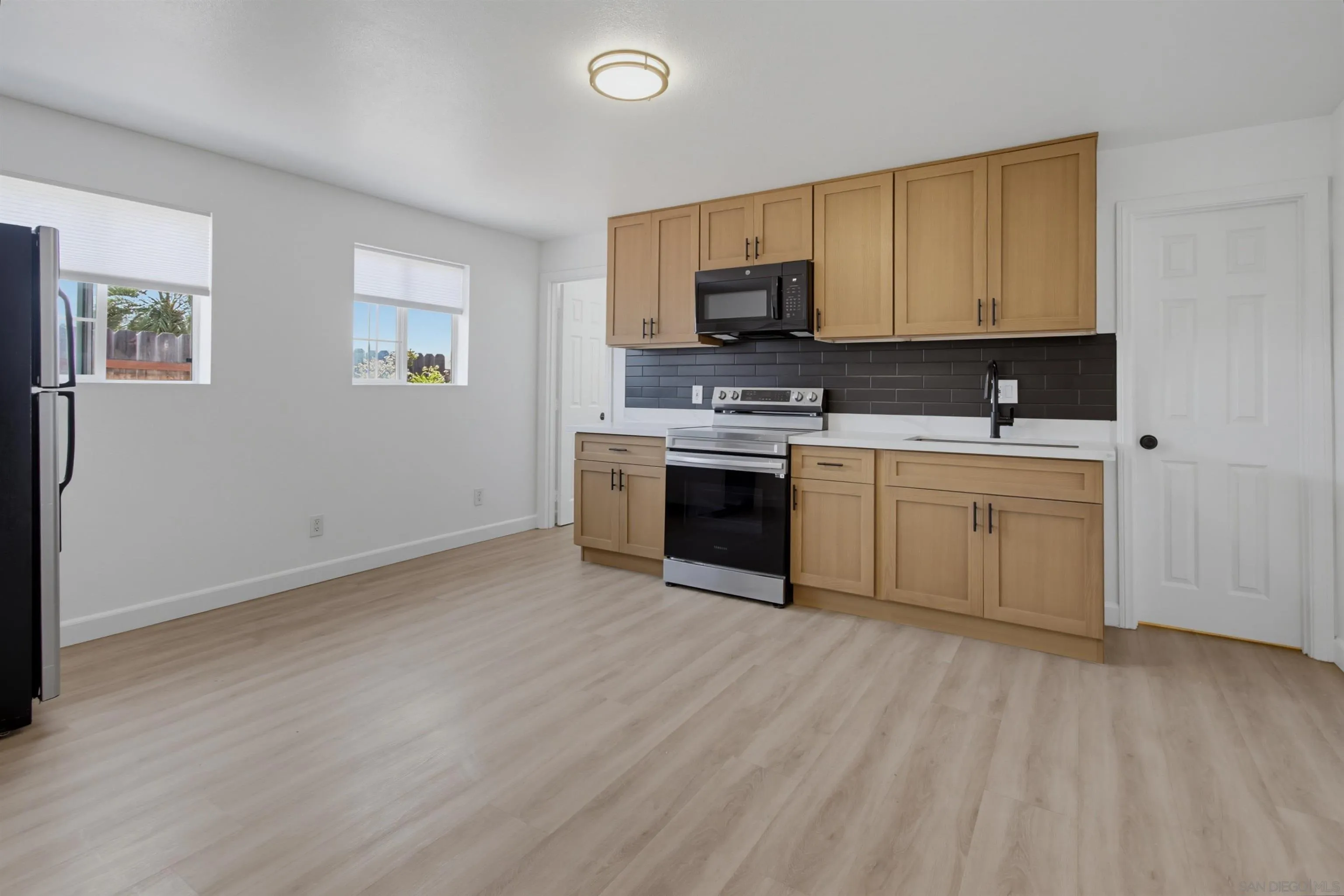 https://cdn.realtyfeed.com/cdn/127/260022237/7fc5d69a4c6a4acca2d423c84ae0c0cb.webp