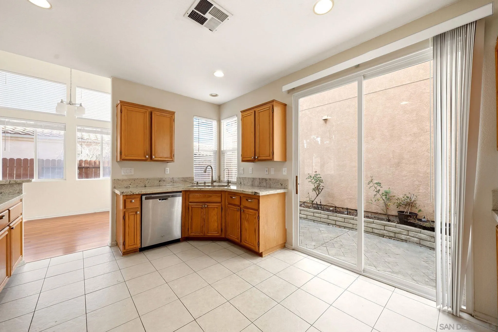 https://cdn.realtyfeed.com/cdn/127/260022238/667d9e80180e9ec19a2edb8e03f74283.webp