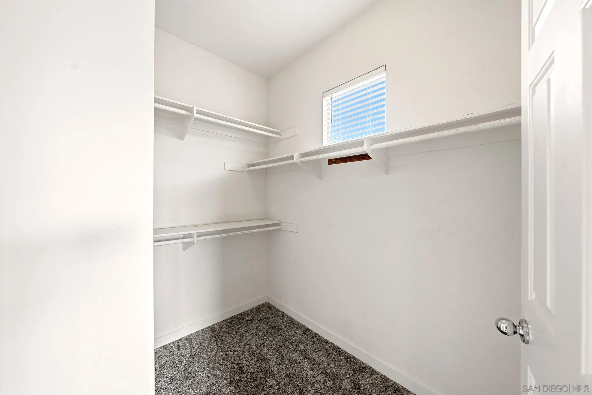 https://cdn.realtyfeed.com/cdn/127/260022238/8c0c5002d84e7e31cf4e483c4545241f.webp
