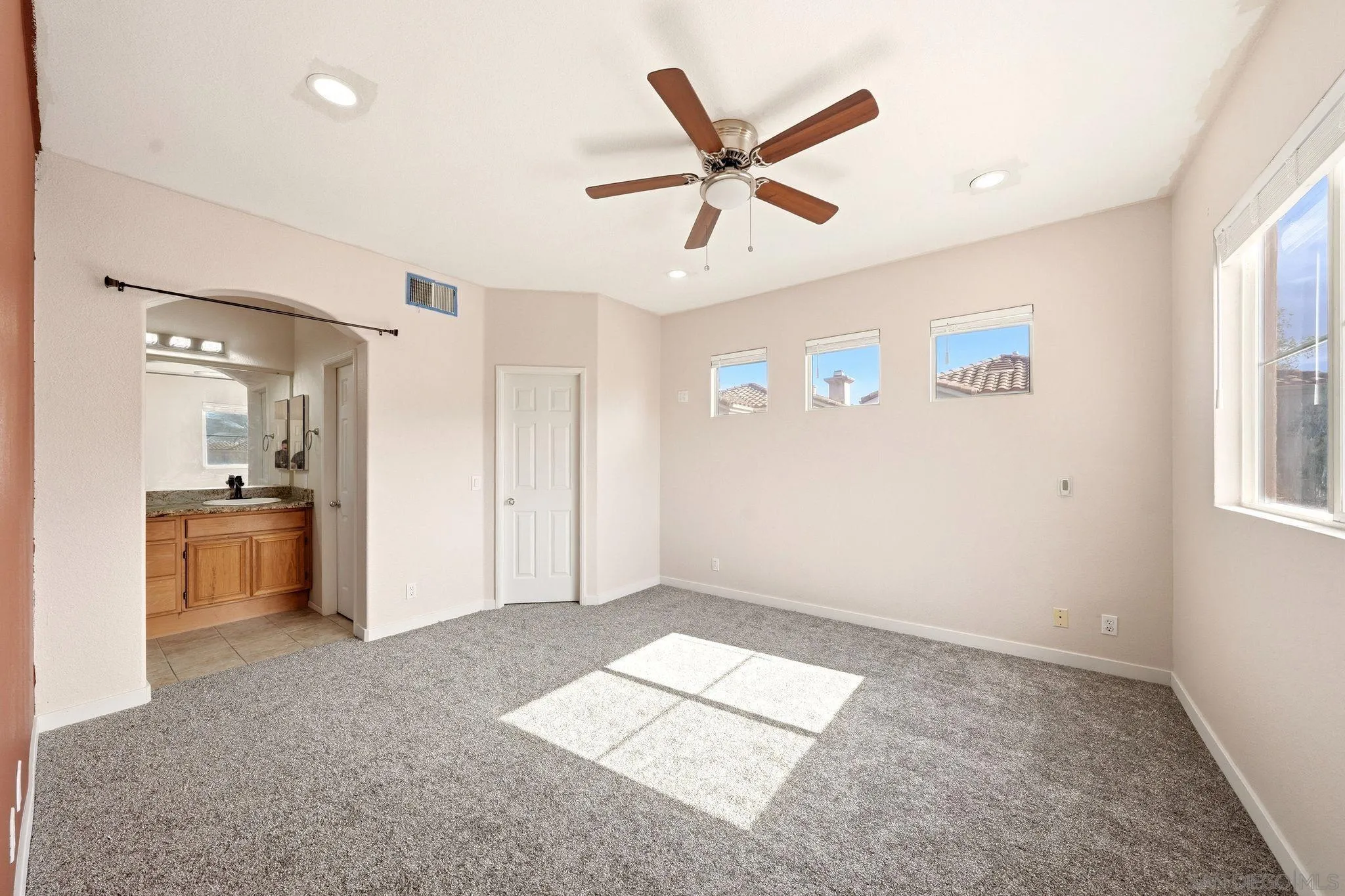 https://cdn.realtyfeed.com/cdn/127/260022238/a66b663403c0f52098fa2c10903a50f7.webp