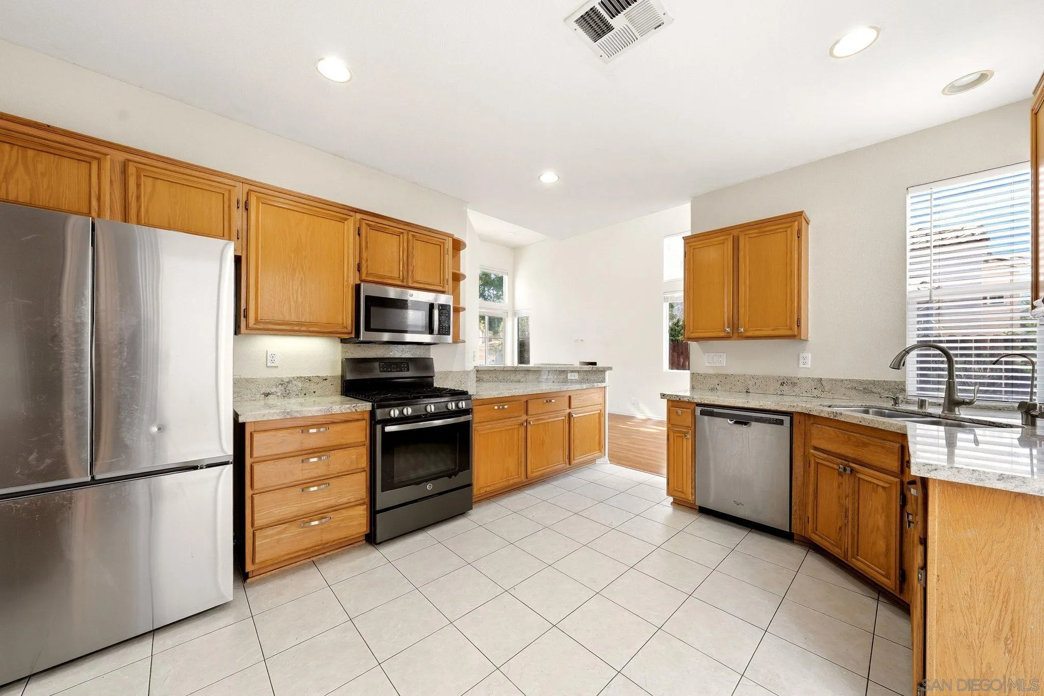 https://cdn.realtyfeed.com/cdn/127/260022238/a6f6e3305018d018a3f32c97d60ff748.webp