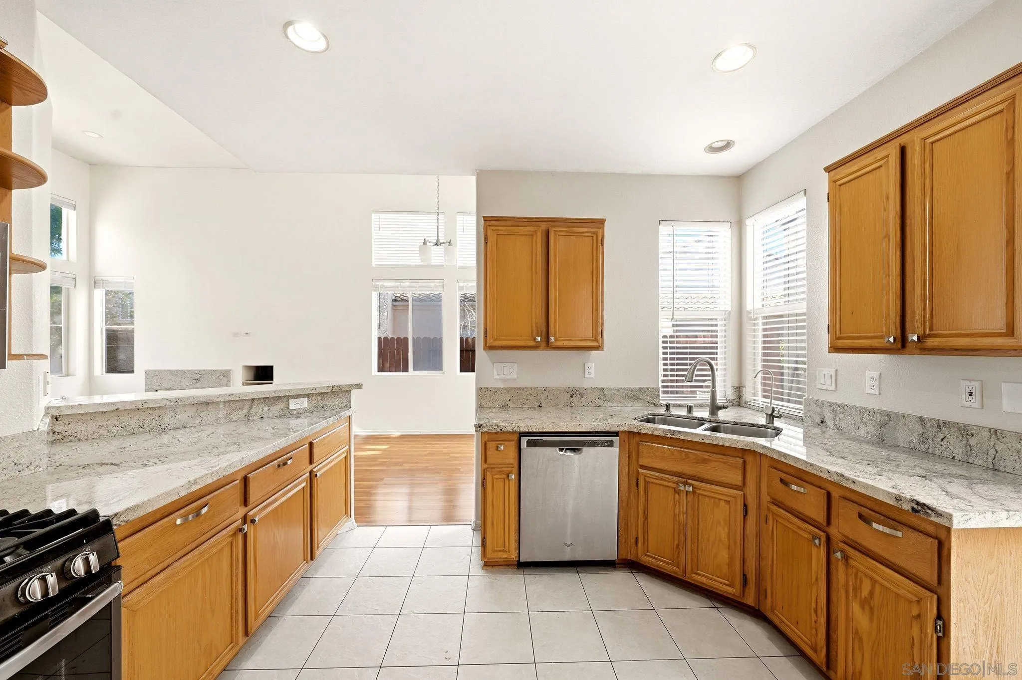 https://cdn.realtyfeed.com/cdn/127/260022238/da3ae4a36b33c4434311f3b58a06d9d1.webp