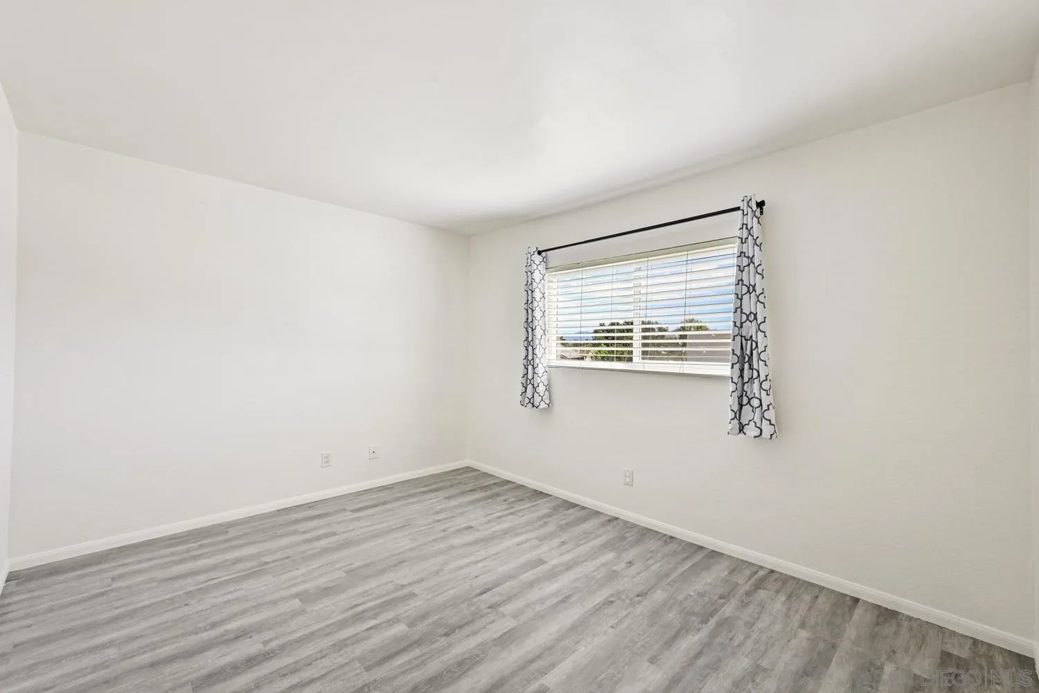 https://cdn.realtyfeed.com/cdn/127/260022239/934c35b925d5606e010cfb2e616ce2cd.webp