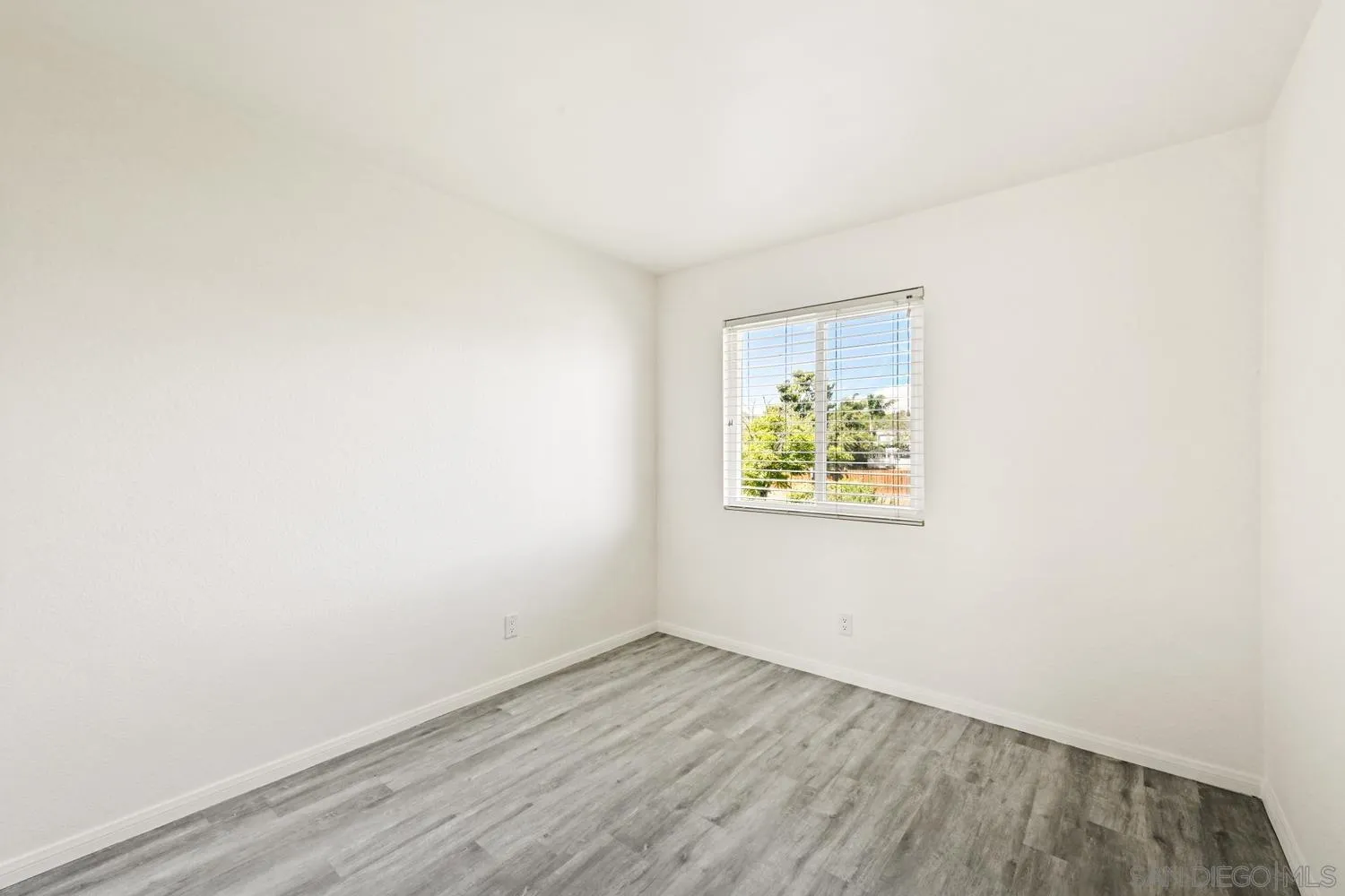 https://cdn.realtyfeed.com/cdn/127/260022239/a9f41a415bc2ce36e2a0bcdbab15f4cc.webp