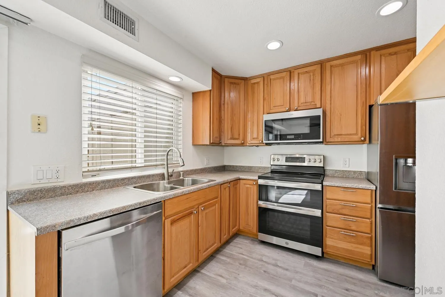 https://cdn.realtyfeed.com/cdn/127/260022239/f11f4325279539998adc09129cc2623a.webp