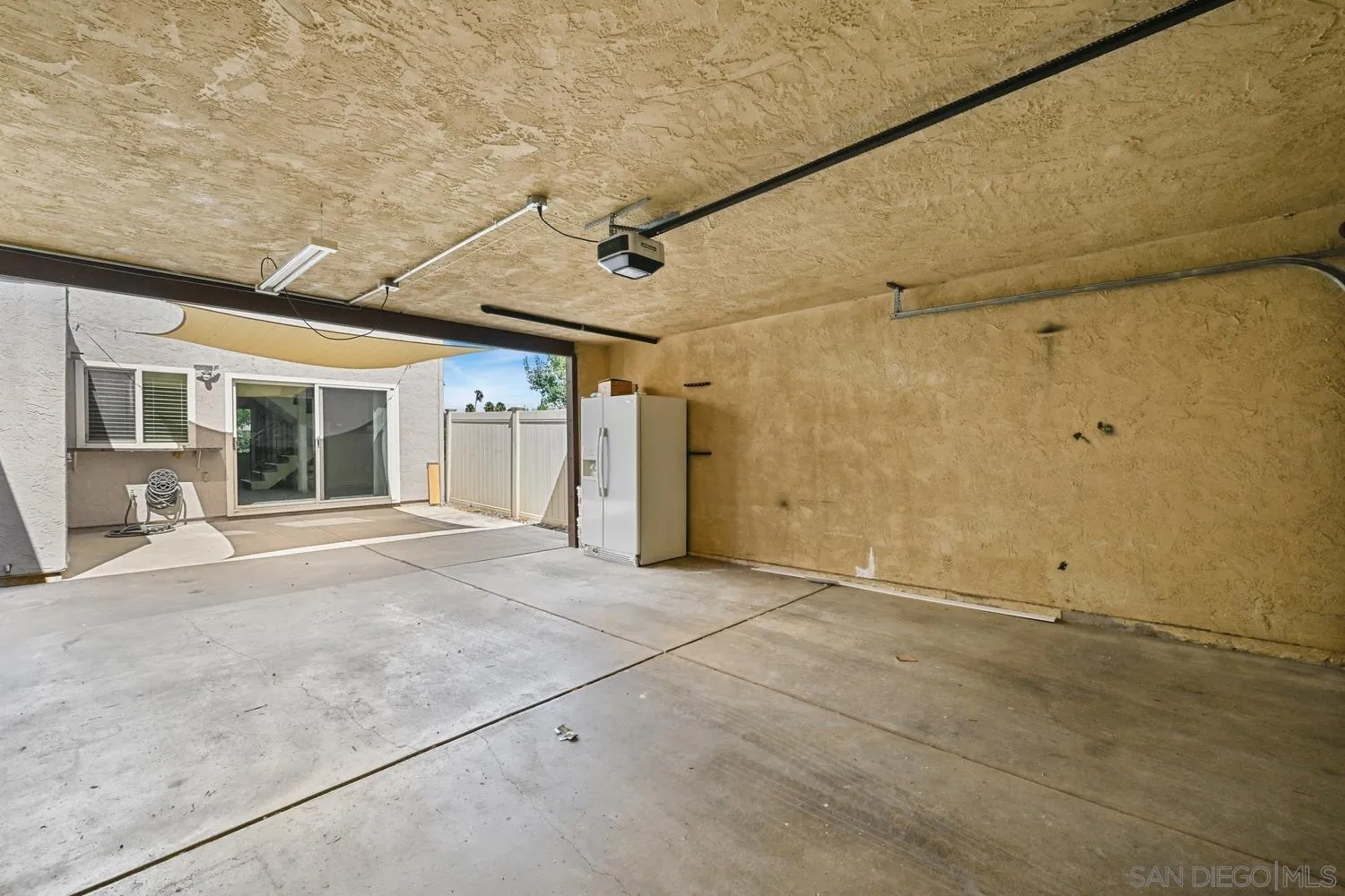 https://cdn.realtyfeed.com/cdn/127/260022239/fcdc0828332cb4a00a8da008eea5e0a2.webp