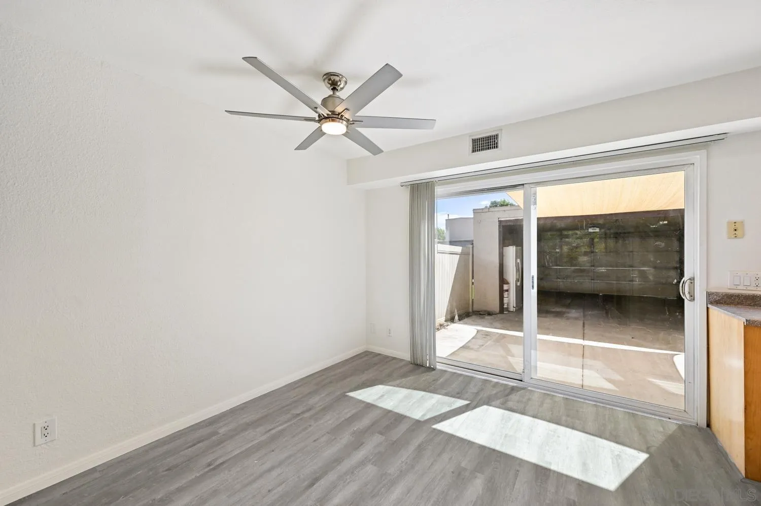 https://cdn.realtyfeed.com/cdn/127/260022239/fdcbf41f77562e8ae83f05d66956d074.webp