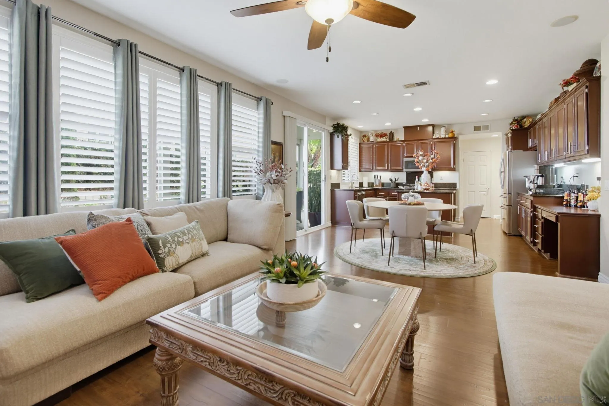 https://cdn.realtyfeed.com/cdn/127/260022245/2243ee92d052a4d648d0b1bcd0e3fd7e.webp