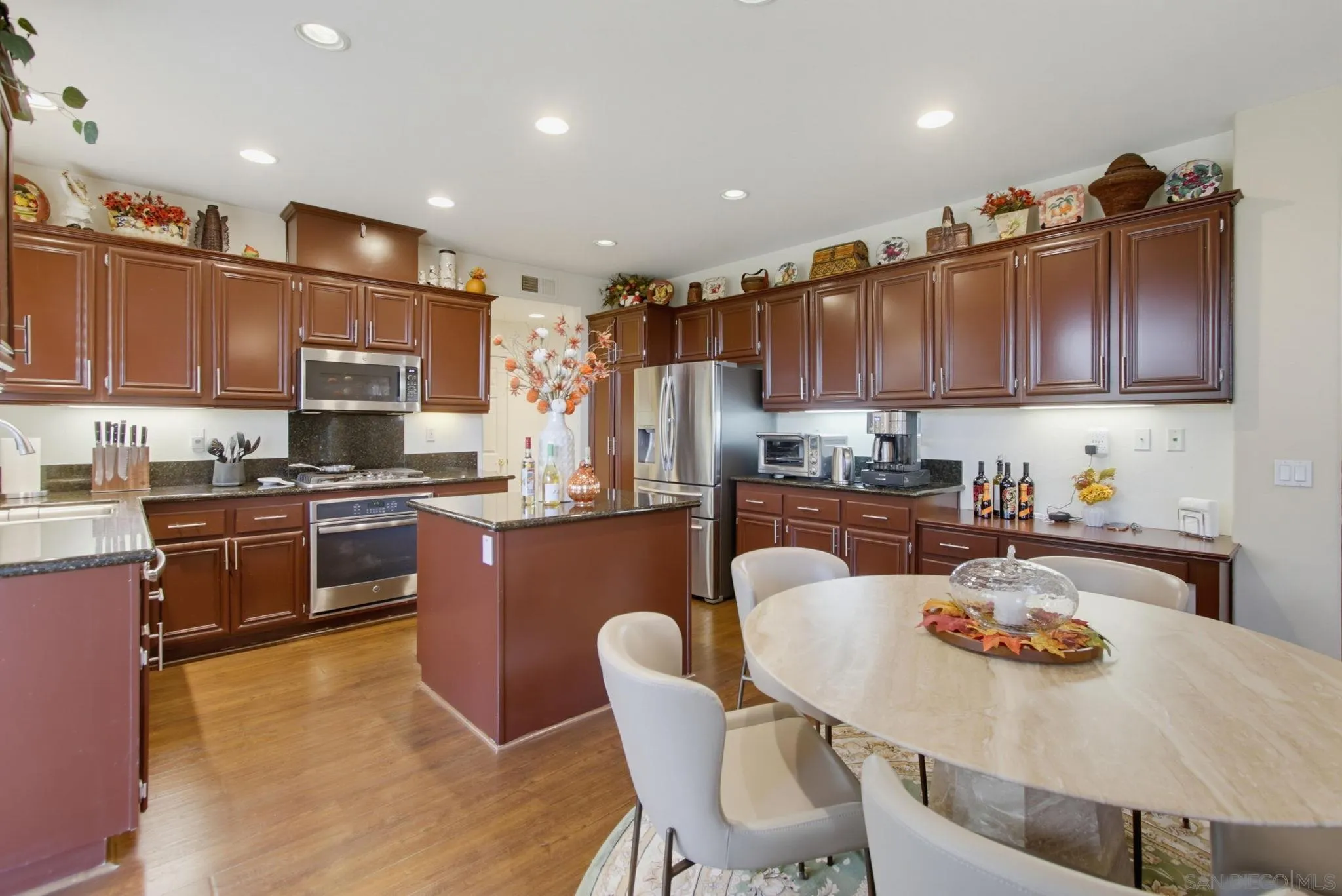 https://cdn.realtyfeed.com/cdn/127/260022245/4e5c0d23b7cc444ebd36e3079df6613a.webp