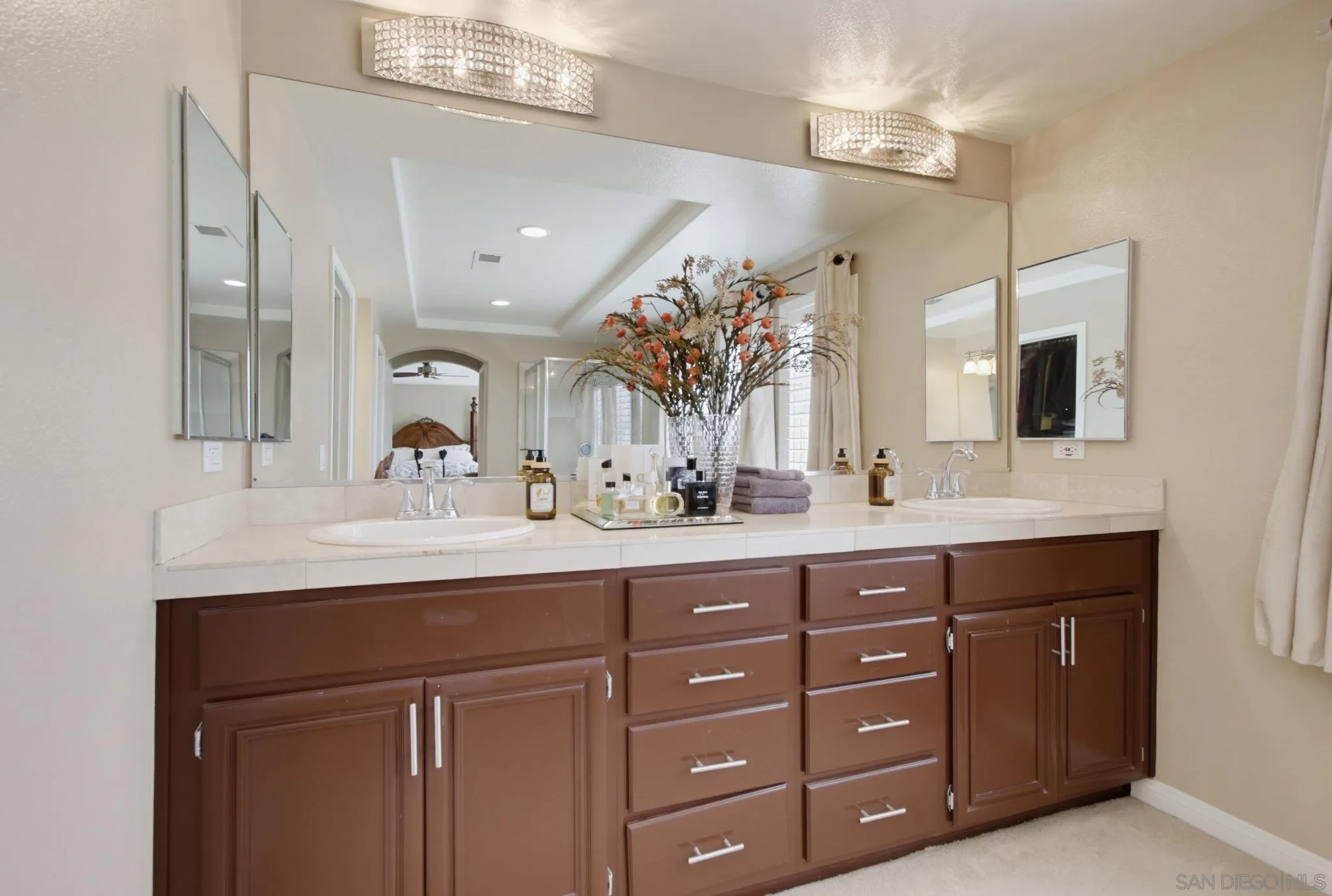 https://cdn.realtyfeed.com/cdn/127/260022245/7de0ae6092a4979e4f289f2296e209e9.webp
