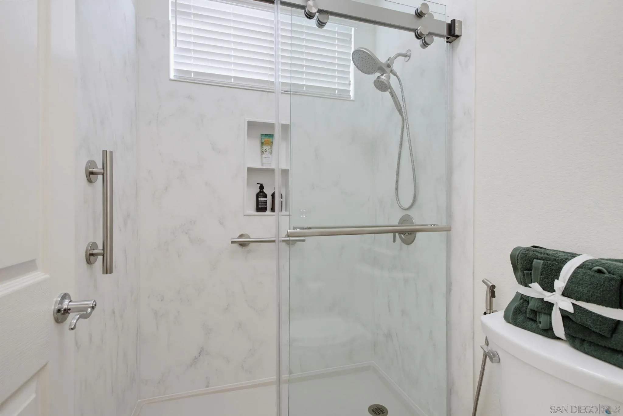https://cdn.realtyfeed.com/cdn/127/260022245/8989574c8523e1b1880e8fd21a82ec08.webp