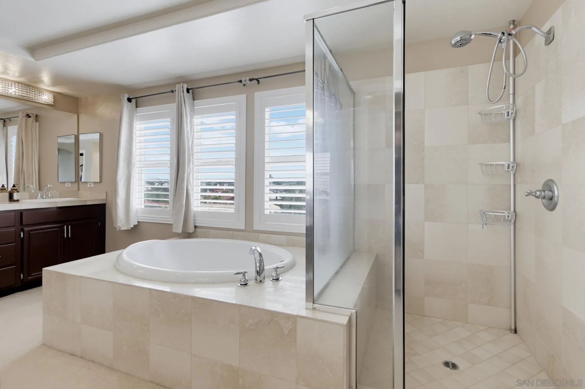 https://cdn.realtyfeed.com/cdn/127/260022245/f98e25647027719720bb6dfd21884829.webp
