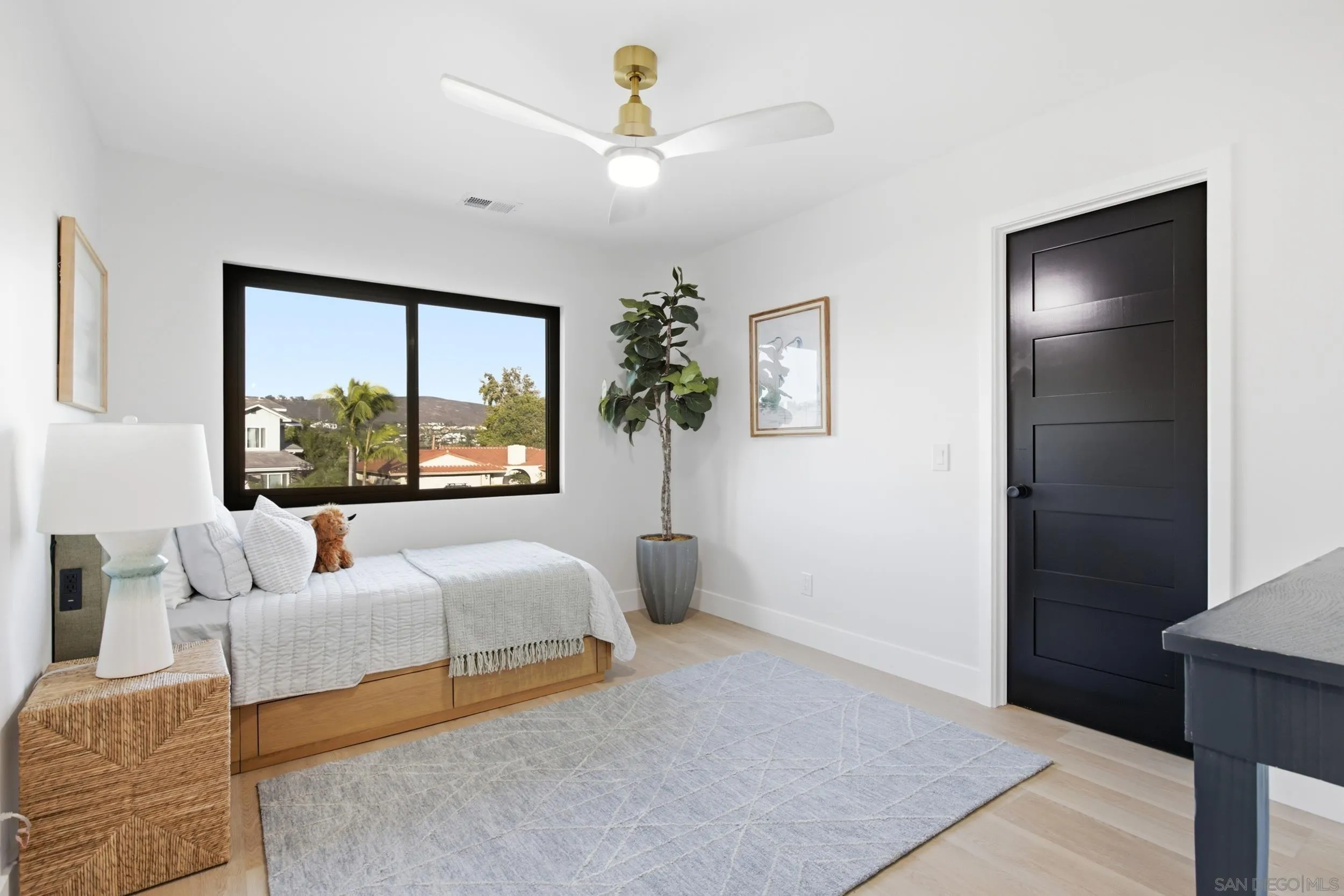 https://cdn.realtyfeed.com/cdn/127/260022251/0821647328ff8d3ae20cc0a42fdabae6.webp