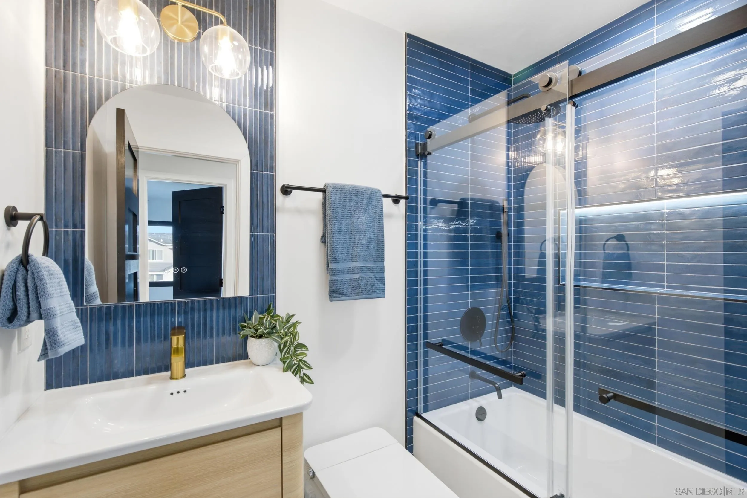 https://cdn.realtyfeed.com/cdn/127/260022251/2a0d31ff459a45e7c06c3263330d11eb.webp