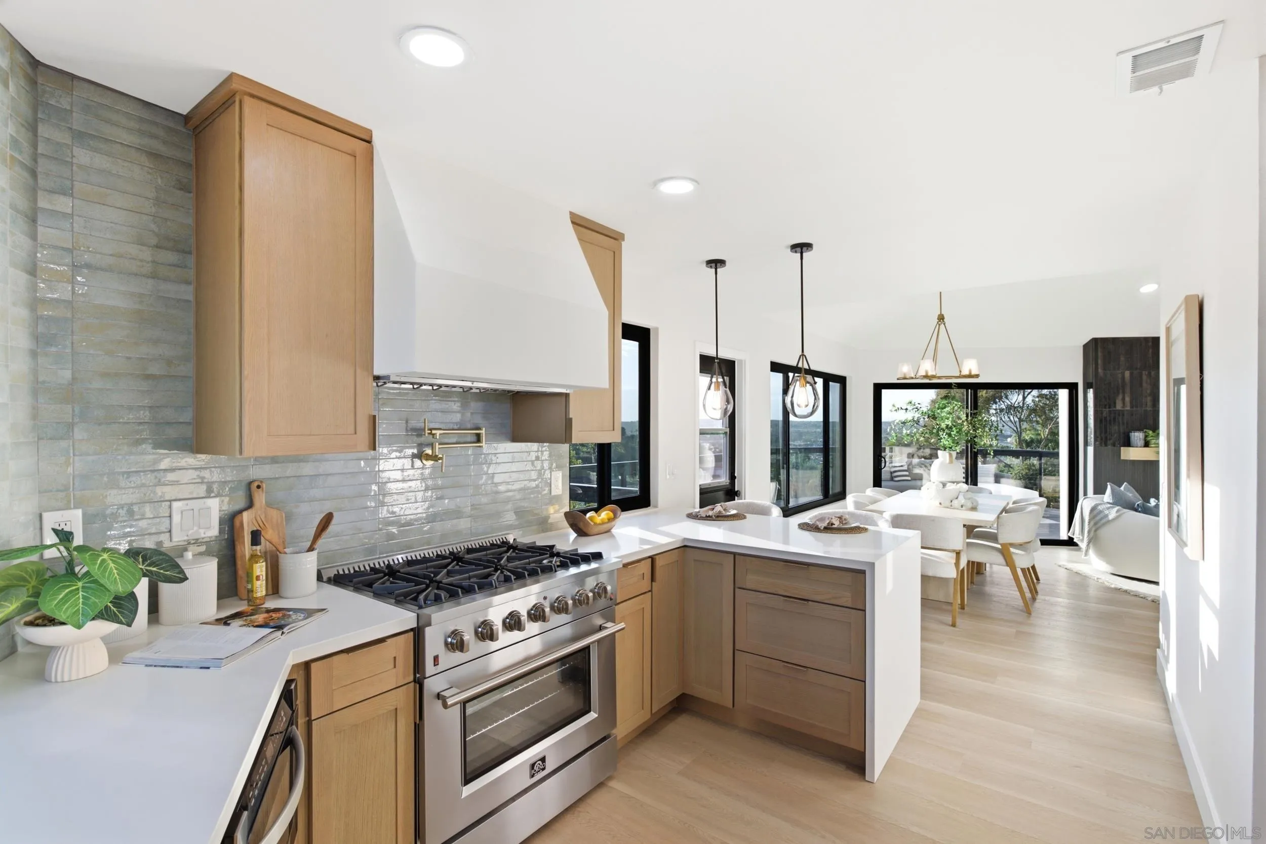 https://cdn.realtyfeed.com/cdn/127/260022251/67561b732ff3cabf66d7214e54c9c57b.webp
