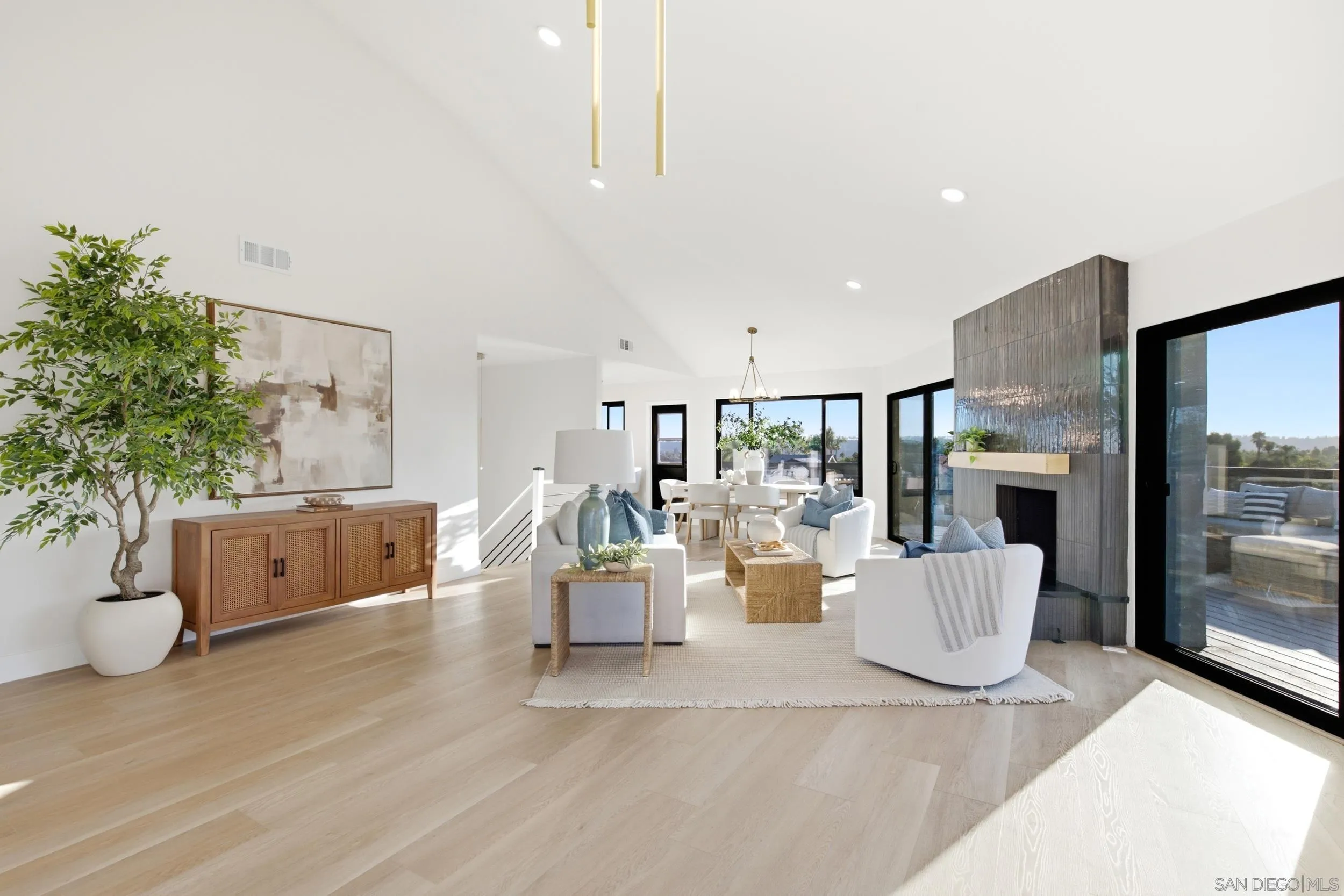 https://cdn.realtyfeed.com/cdn/127/260022251/e3912d147976bed12ee0ff97857ba85c.webp