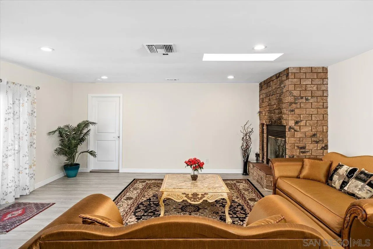 https://cdn.realtyfeed.com/cdn/127/260022258/2616be303bb4f696846de1675d7d13db.webp
