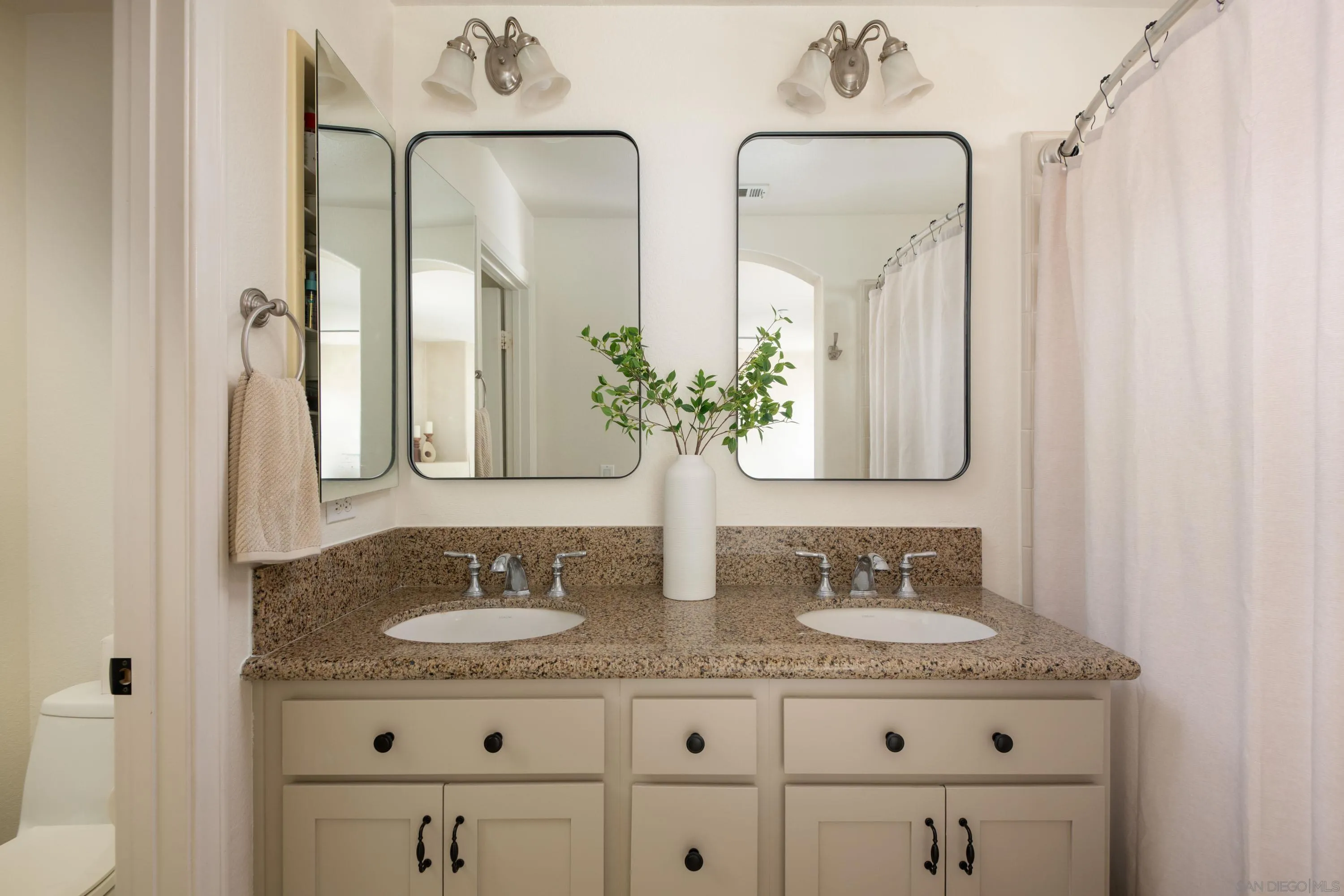 https://cdn.realtyfeed.com/cdn/127/260022259/3fd945b76b0334e357cde2b1a9336cdf.webp