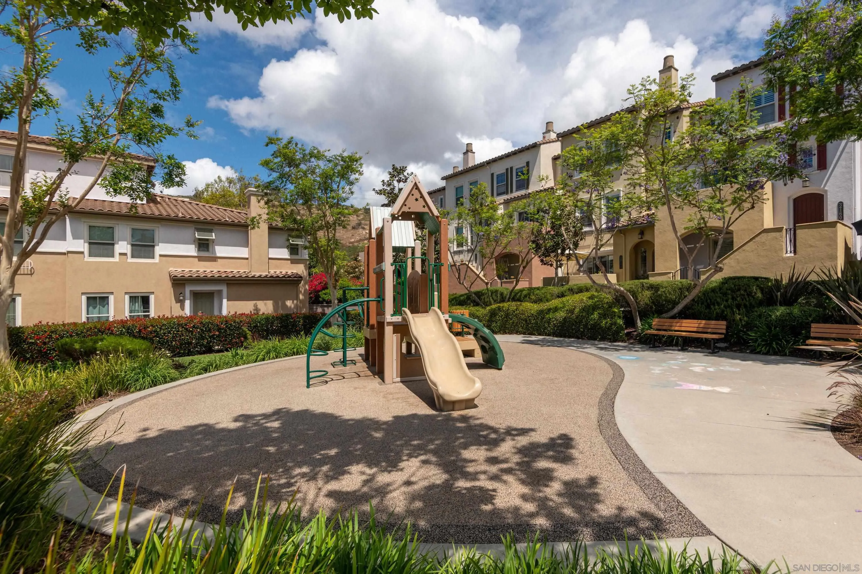 https://cdn.realtyfeed.com/cdn/127/260022259/549b45963f900afa49e913799bf75c7c.webp
