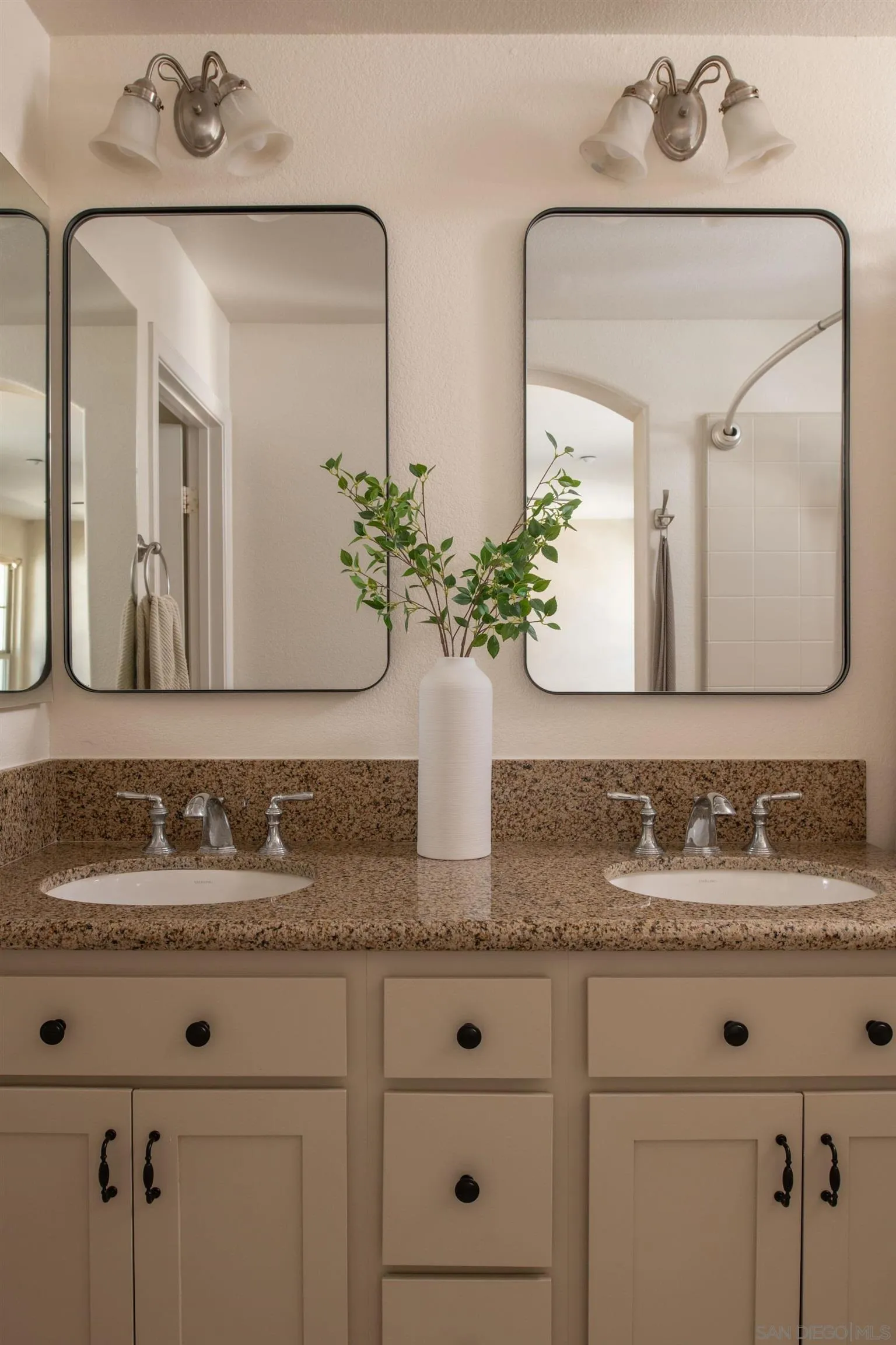 https://cdn.realtyfeed.com/cdn/127/260022259/e2b0bce48c06cdd6702839cfeb4d3a06.webp