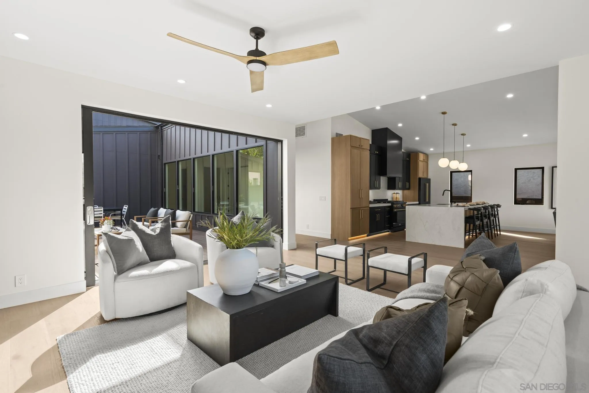 https://cdn.realtyfeed.com/cdn/127/260022260/06cfc7e7082e59cd6cefc48e0b1120cc.webp