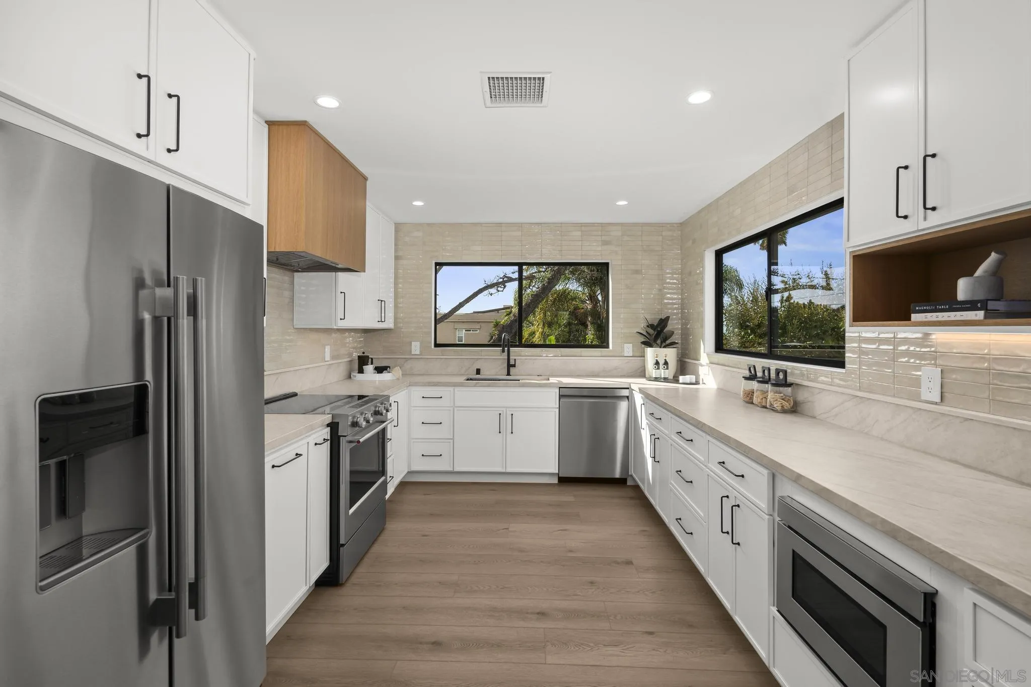 https://cdn.realtyfeed.com/cdn/127/260022260/08ce839f66cc3377b6fa050f95314ef4.webp